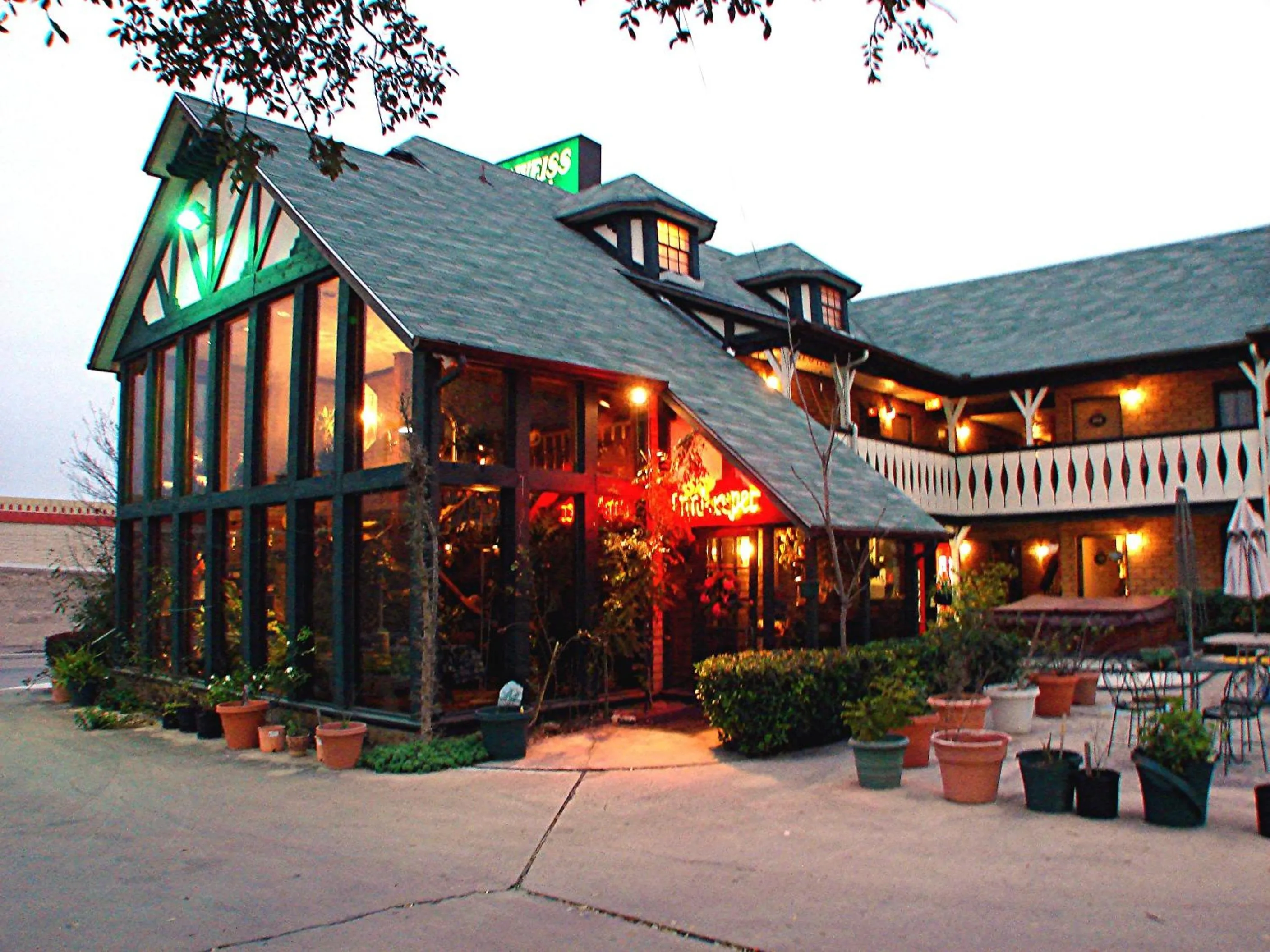 Facade/entrance in Edelweiss Inn New Braunfels