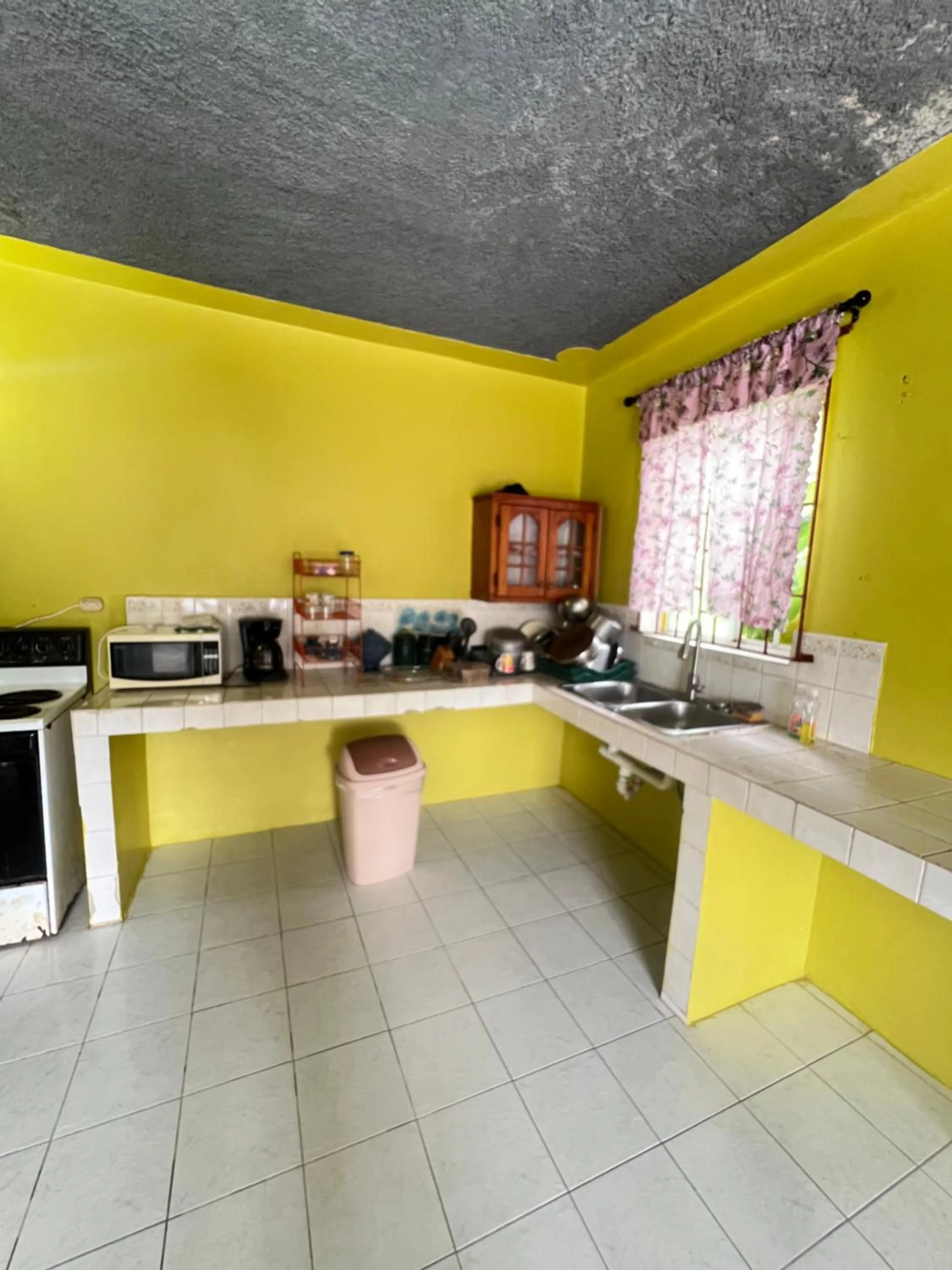 Kitchen or kitchenette in Cozy Family Inn