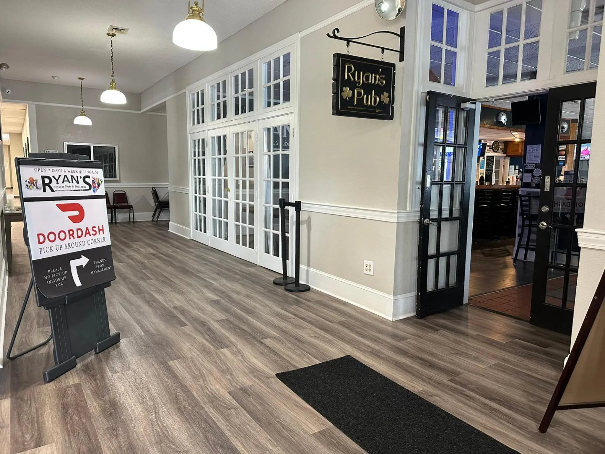 Restaurant/places to eat in Whalers Inn and Suites