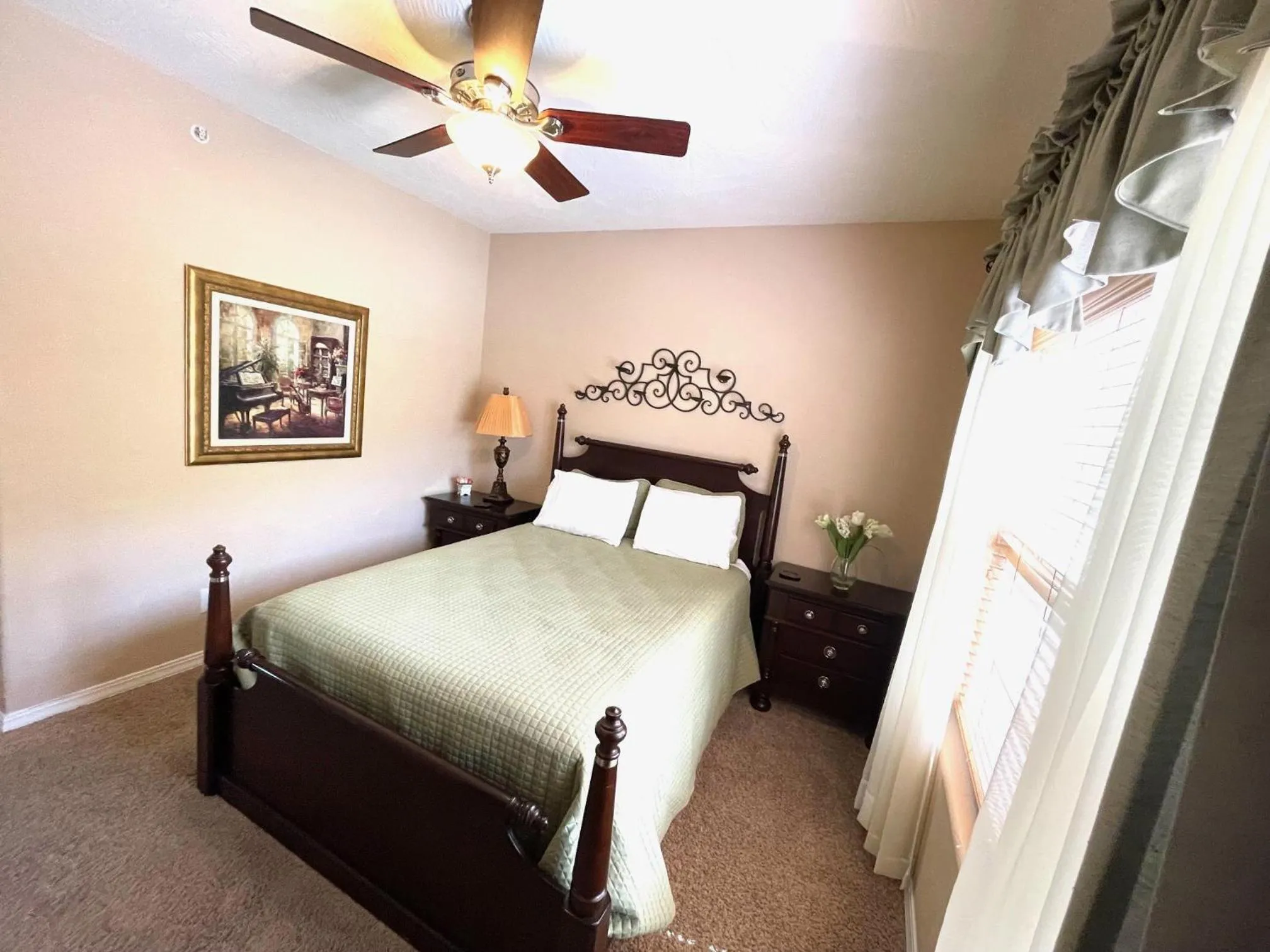 Bed in Rockwood Condos on Table Rock Lake With Boat Slips