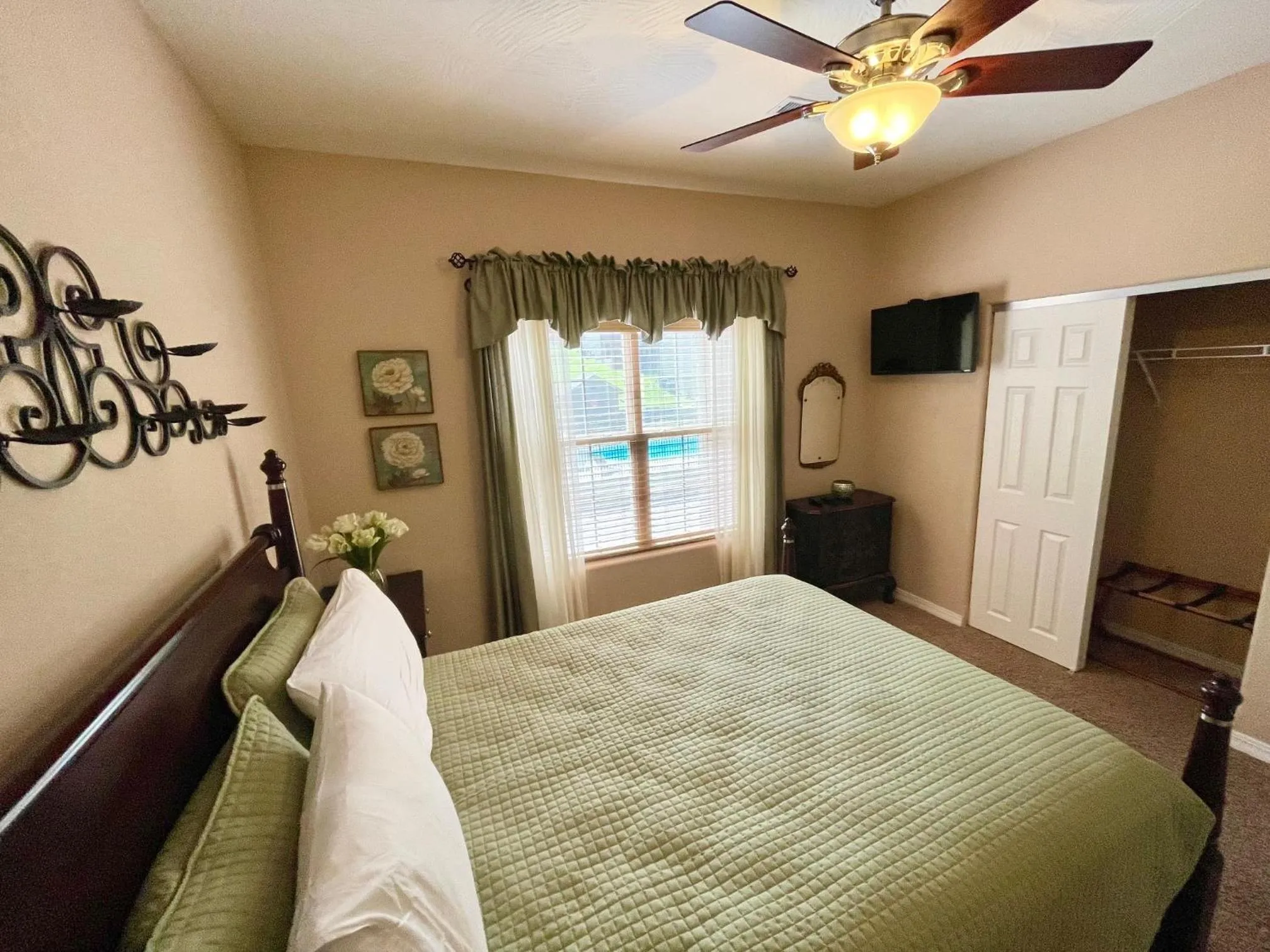 Bedroom, Bed in Rockwood Condos on Table Rock Lake With Boat Slips