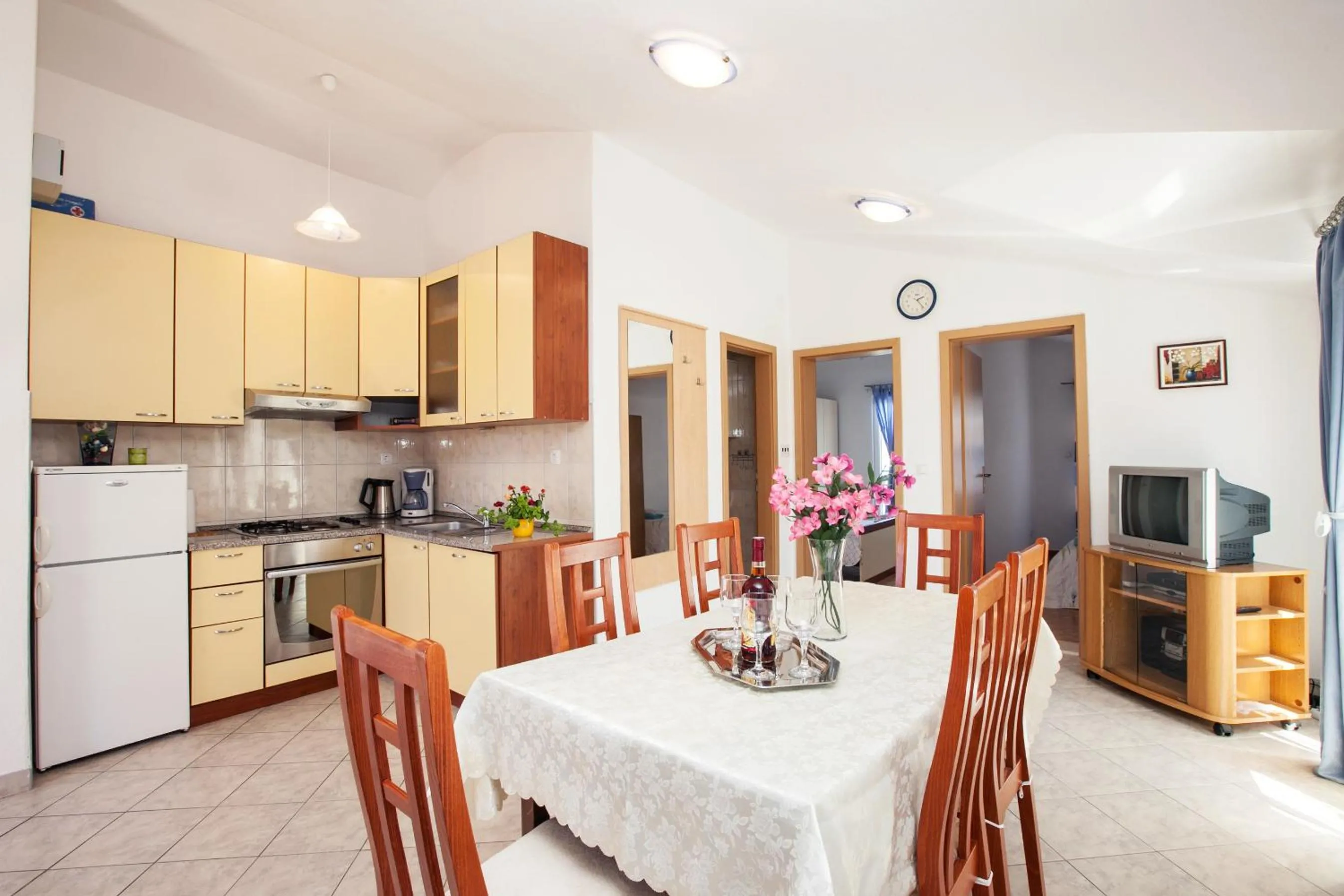 Villa Stana - Beachfront Apartments with Sea View & Free Parking