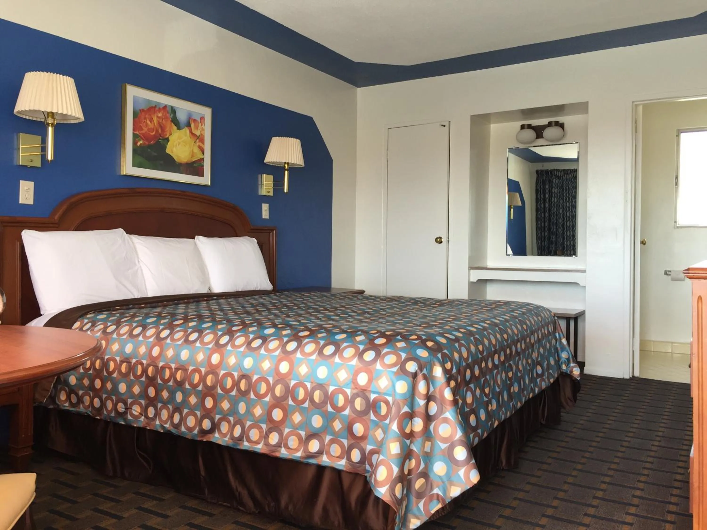 Bed in Ramblin Rose Motel