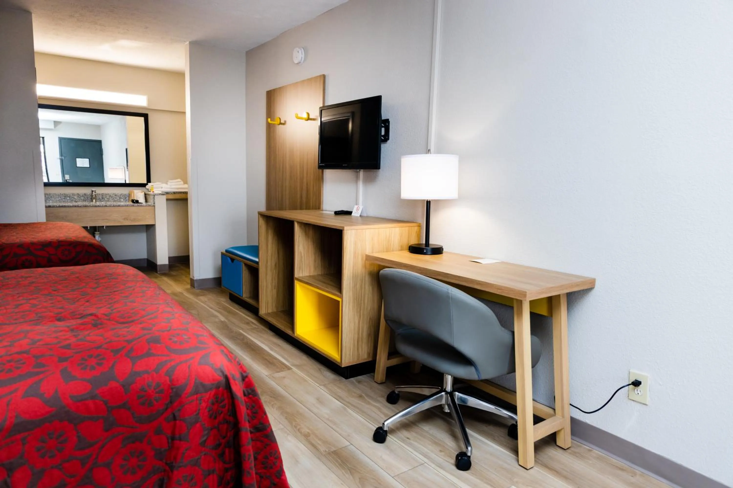 Guests, Bed in Days Inn by Wyndham Cincinnati East