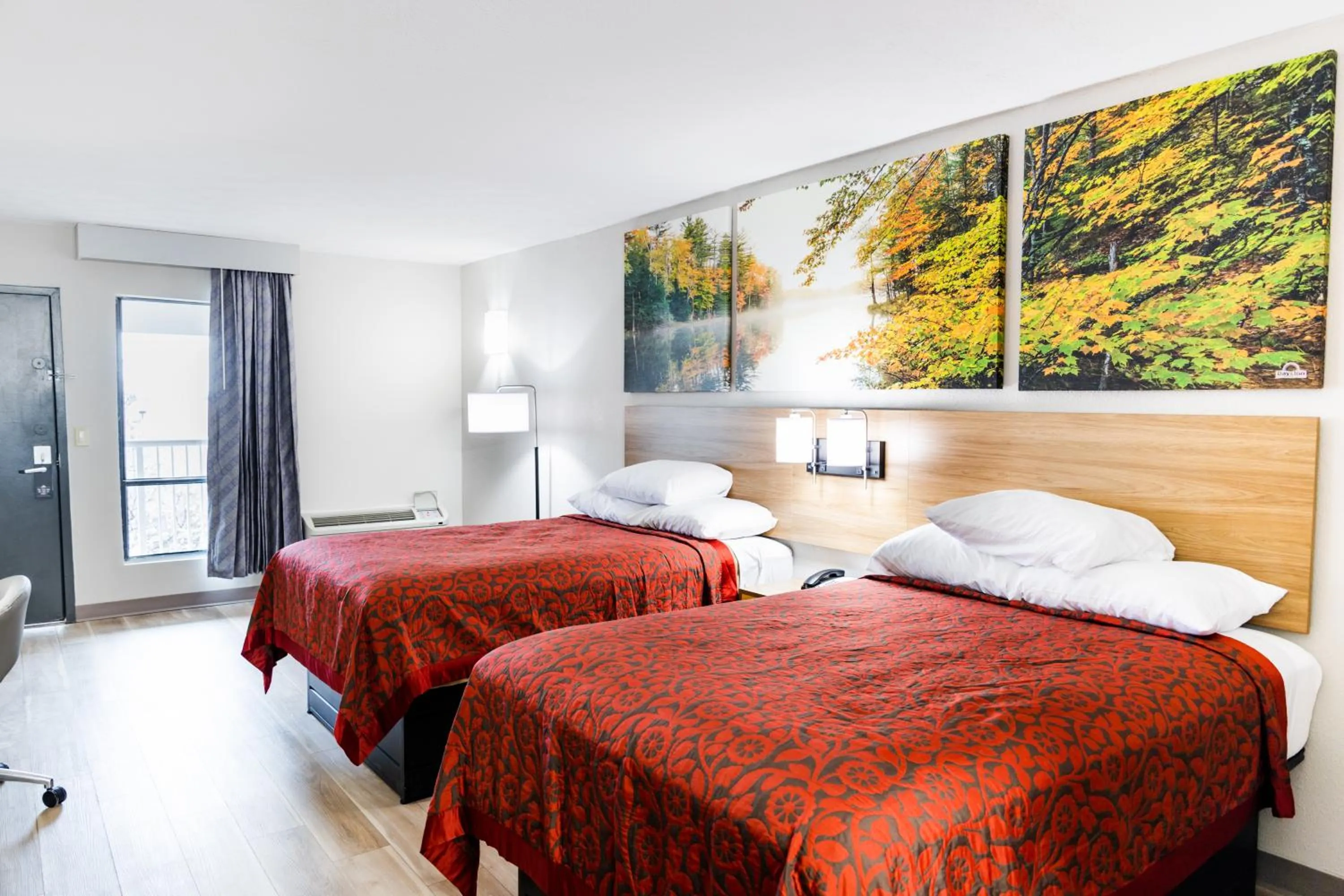 Guests, Bed in Days Inn by Wyndham Cincinnati East