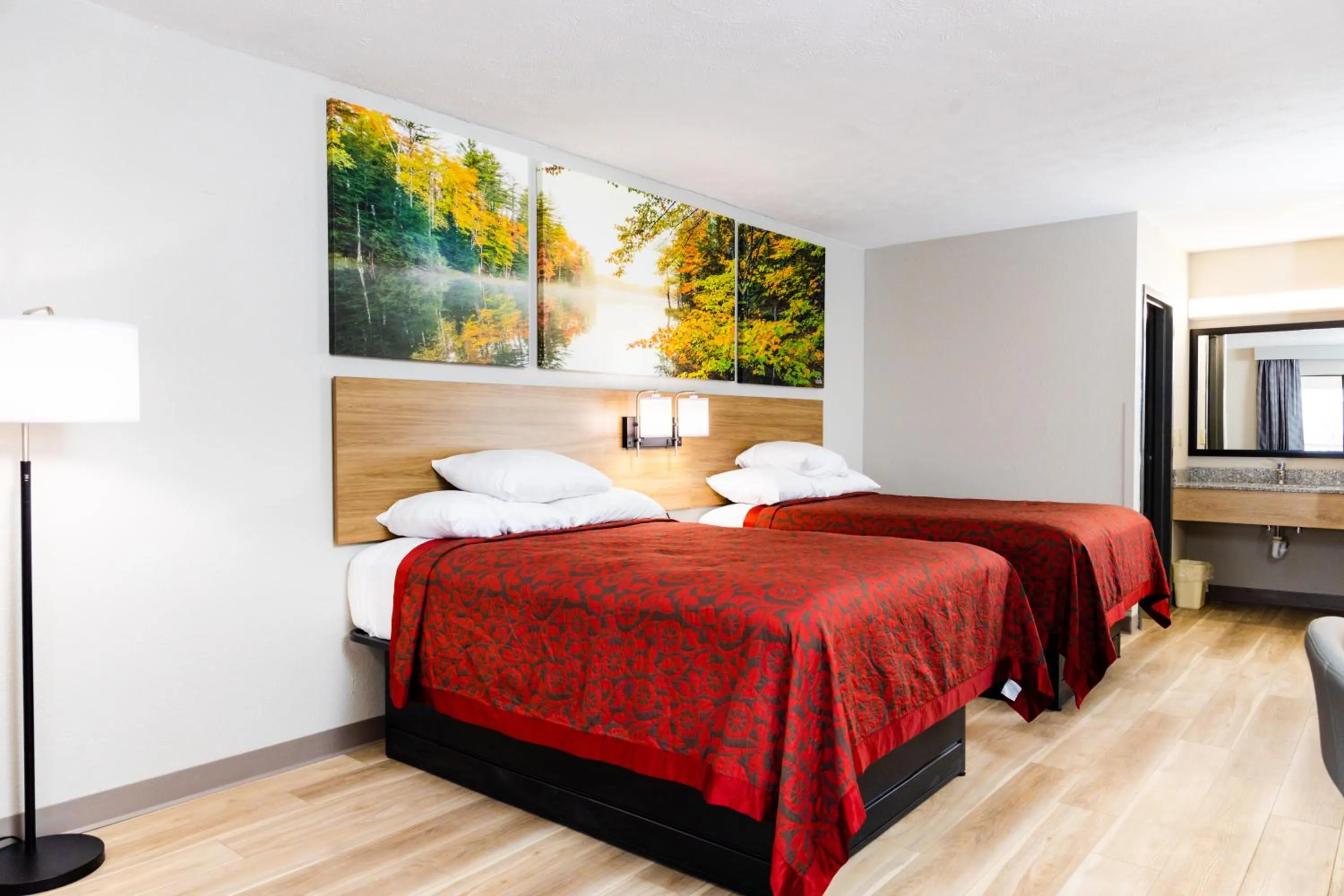 Guests, Bed in Days Inn by Wyndham Cincinnati East