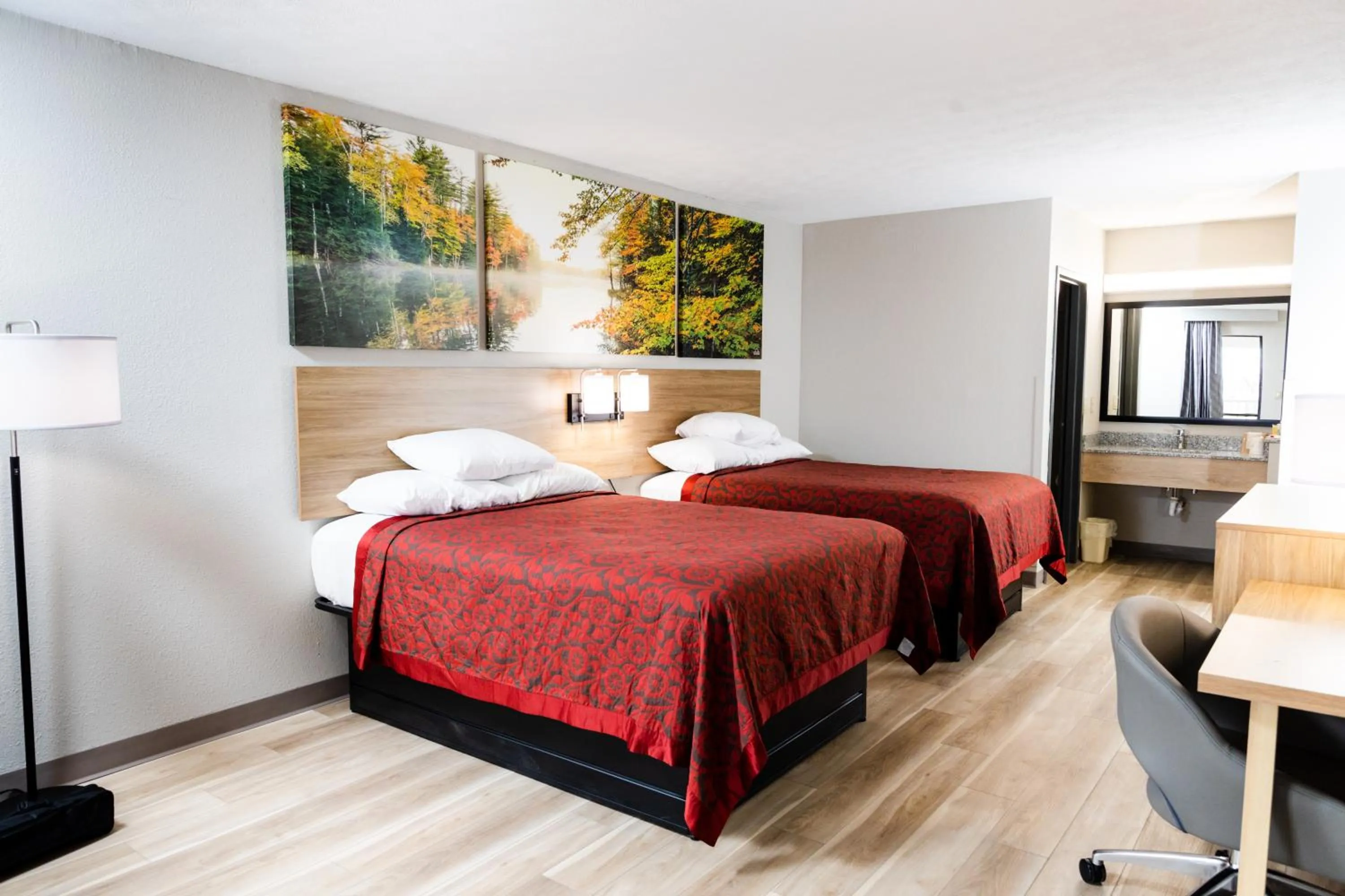 Guests, Bed in Days Inn by Wyndham Cincinnati East