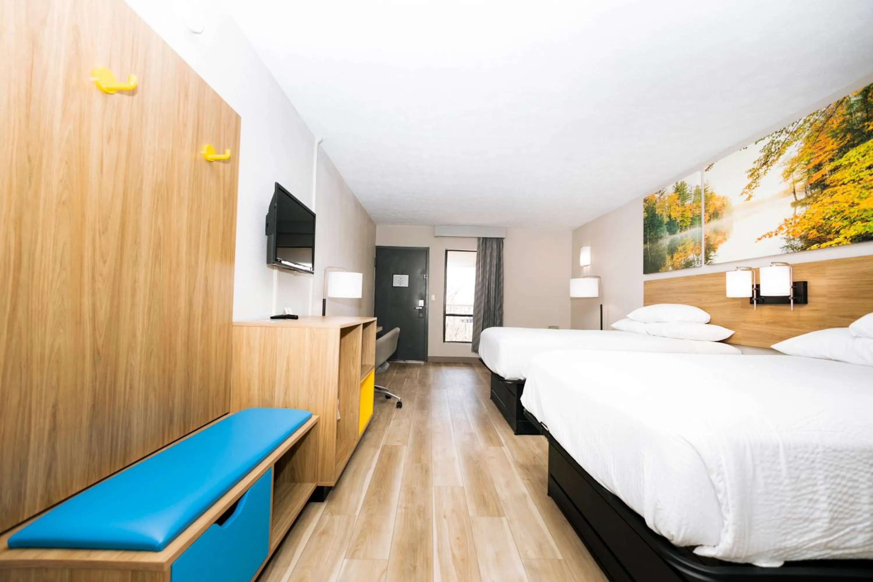 Guests, Bed in Days Inn by Wyndham Cincinnati East