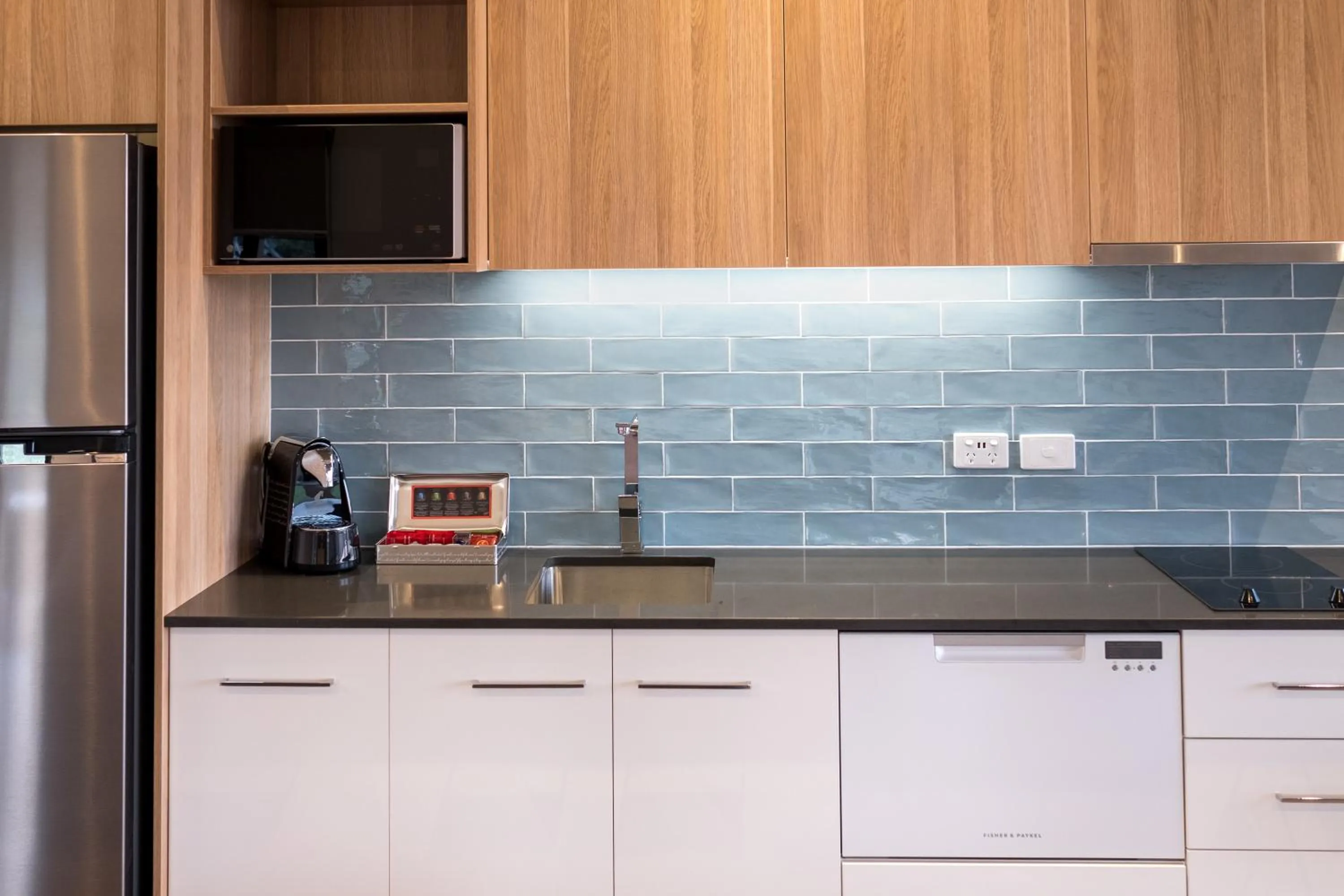 Kitchen or kitchenette in Kimberleyland Waterfront Holiday Park