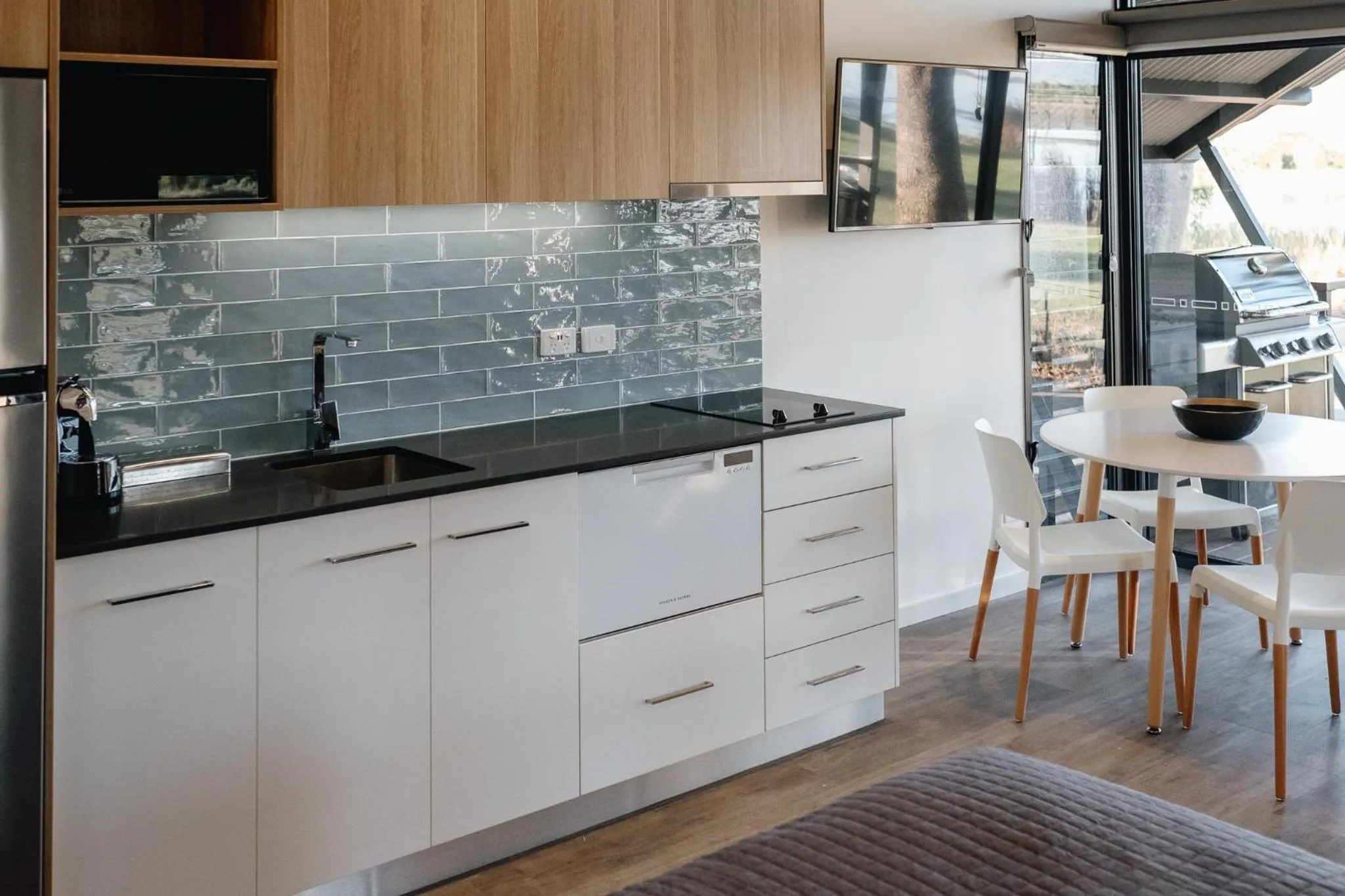 Kitchen or kitchenette in Kimberleyland Waterfront Holiday Park