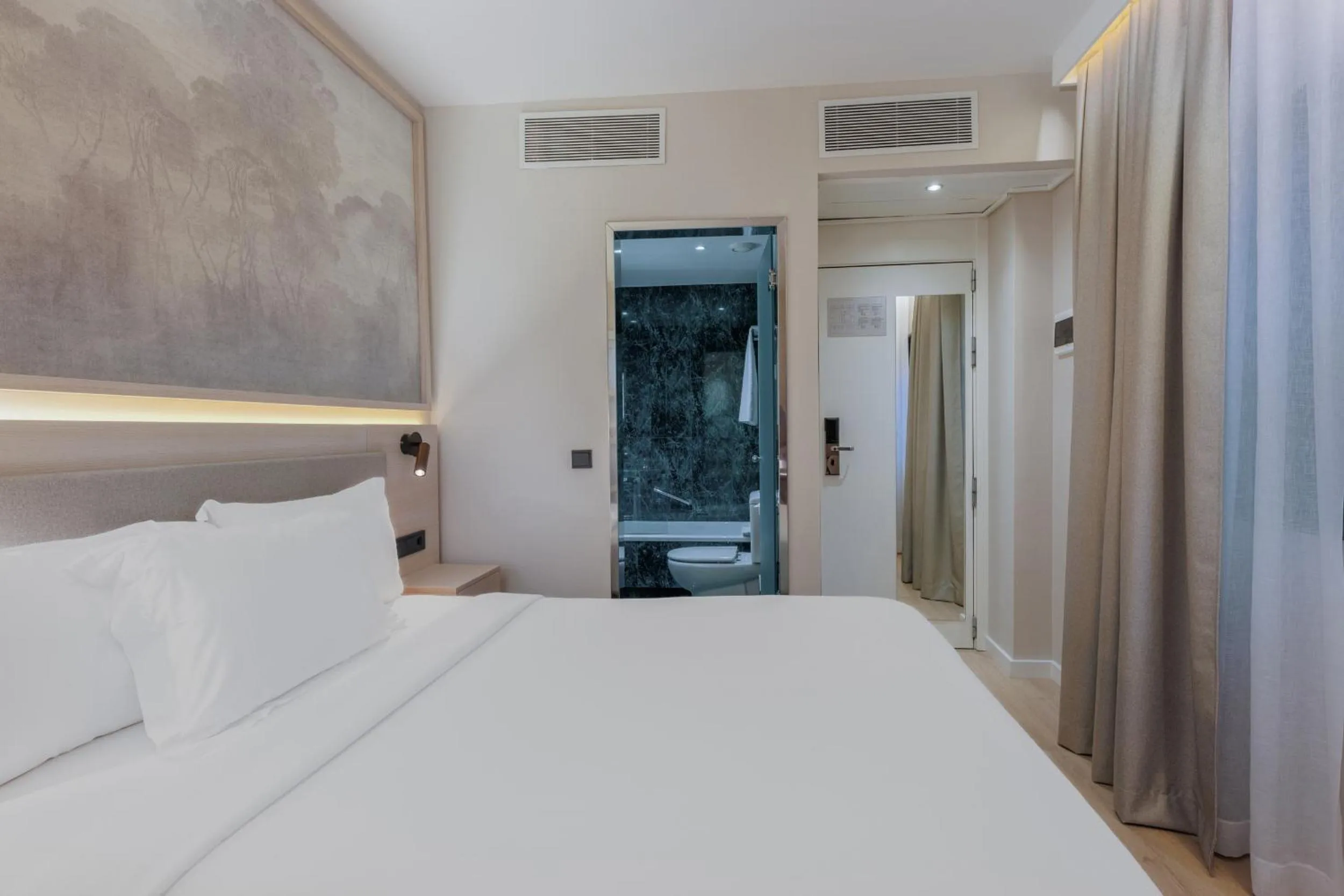 Photo of the whole room, Bed in Hotel Vilamarí