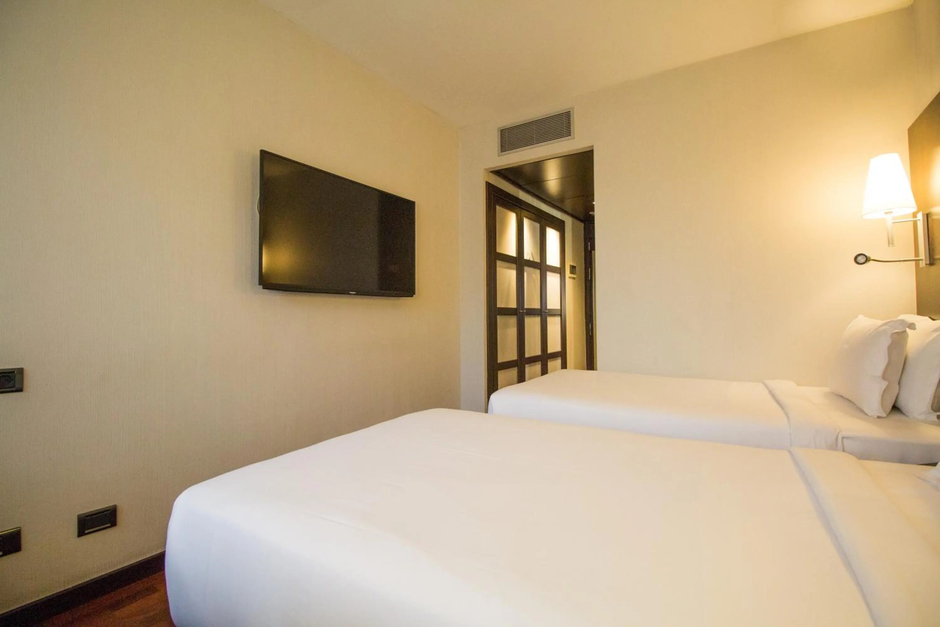 Bed in Hotel Vilamarí