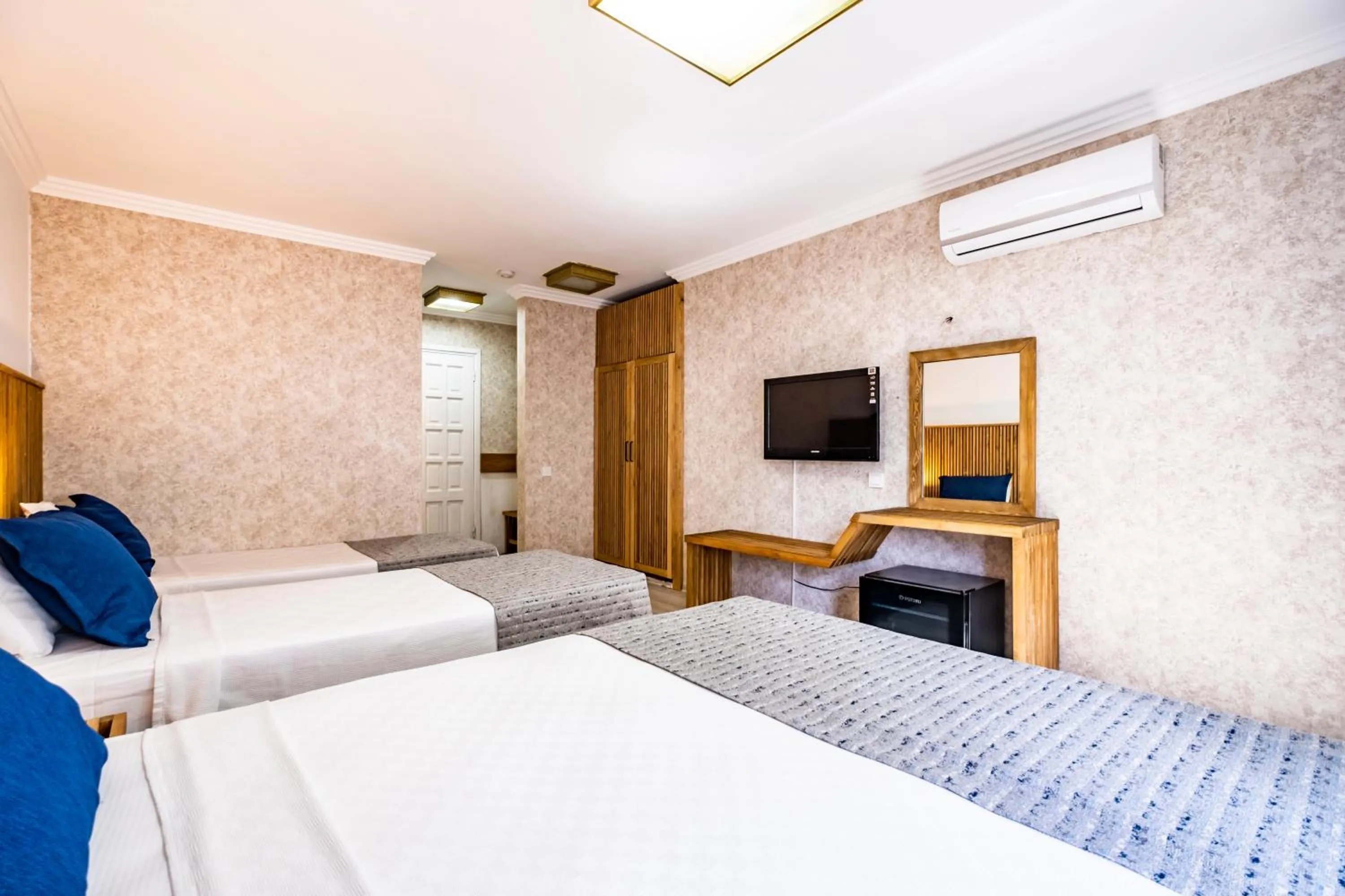 Photo of the whole room, Bed in Costa Bodrum City