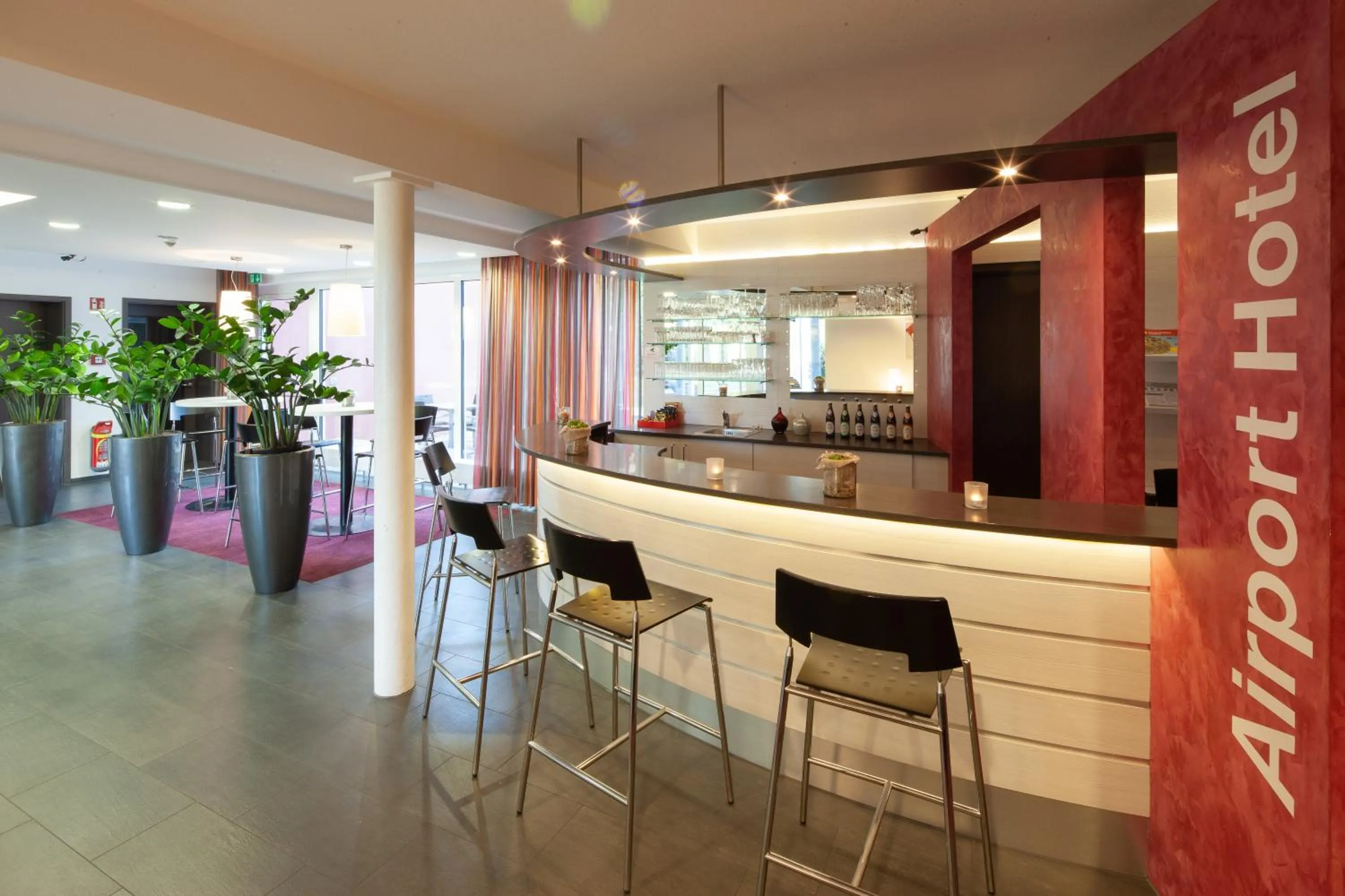 Lobby or reception in Bergers Airporthotel Memmingen