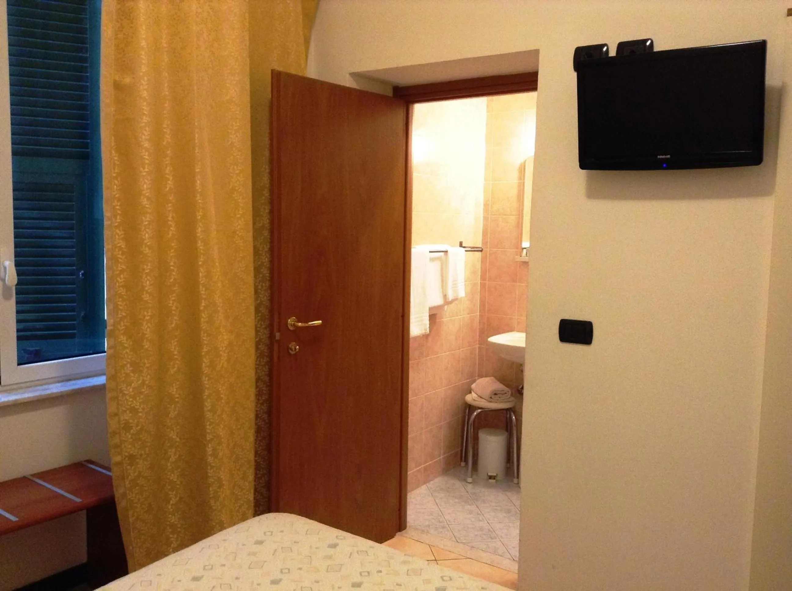 Bathroom, Bed in Hotel Ricci