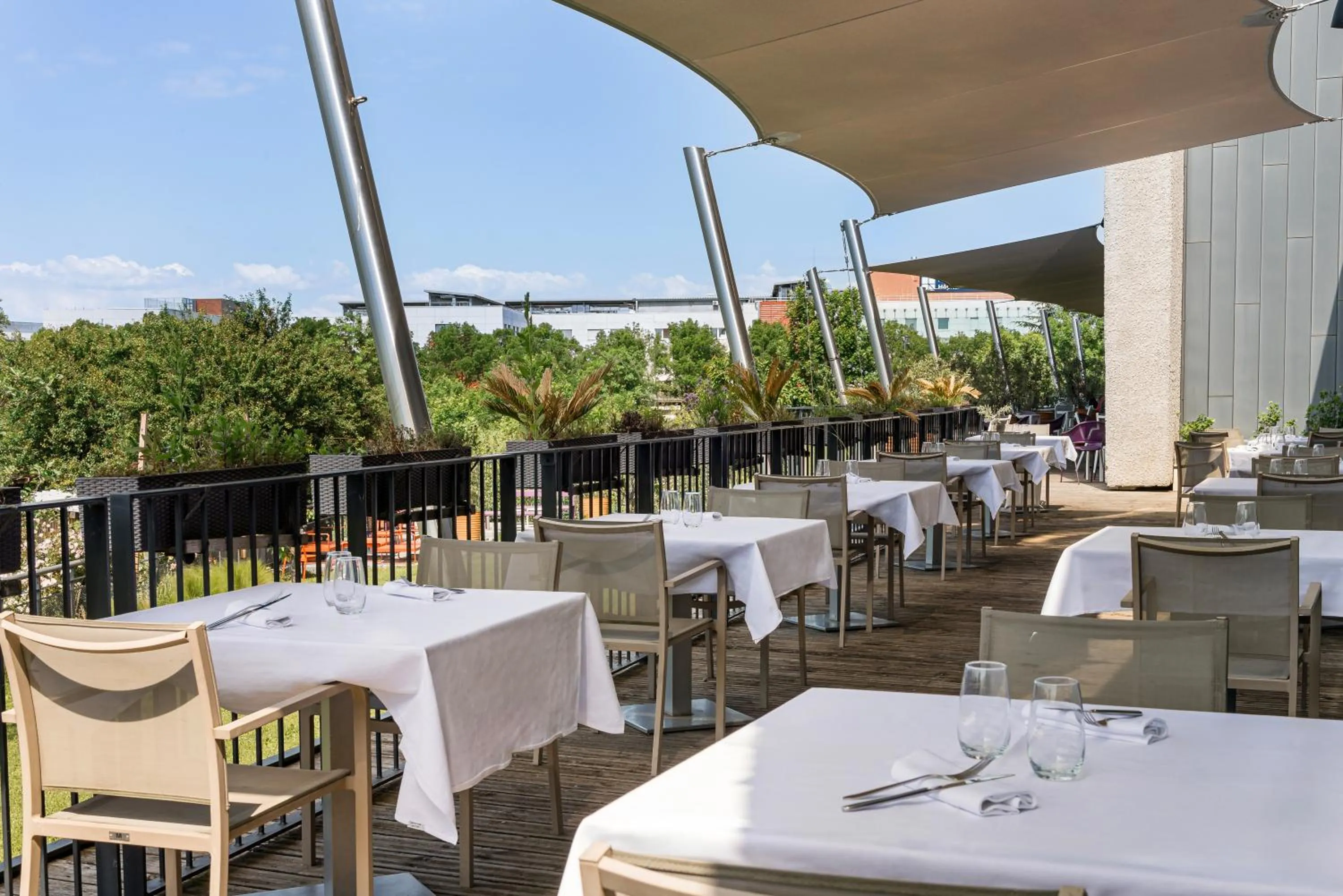 Patio in DoubleTree by Hilton Lyon Eurexpo & Spa