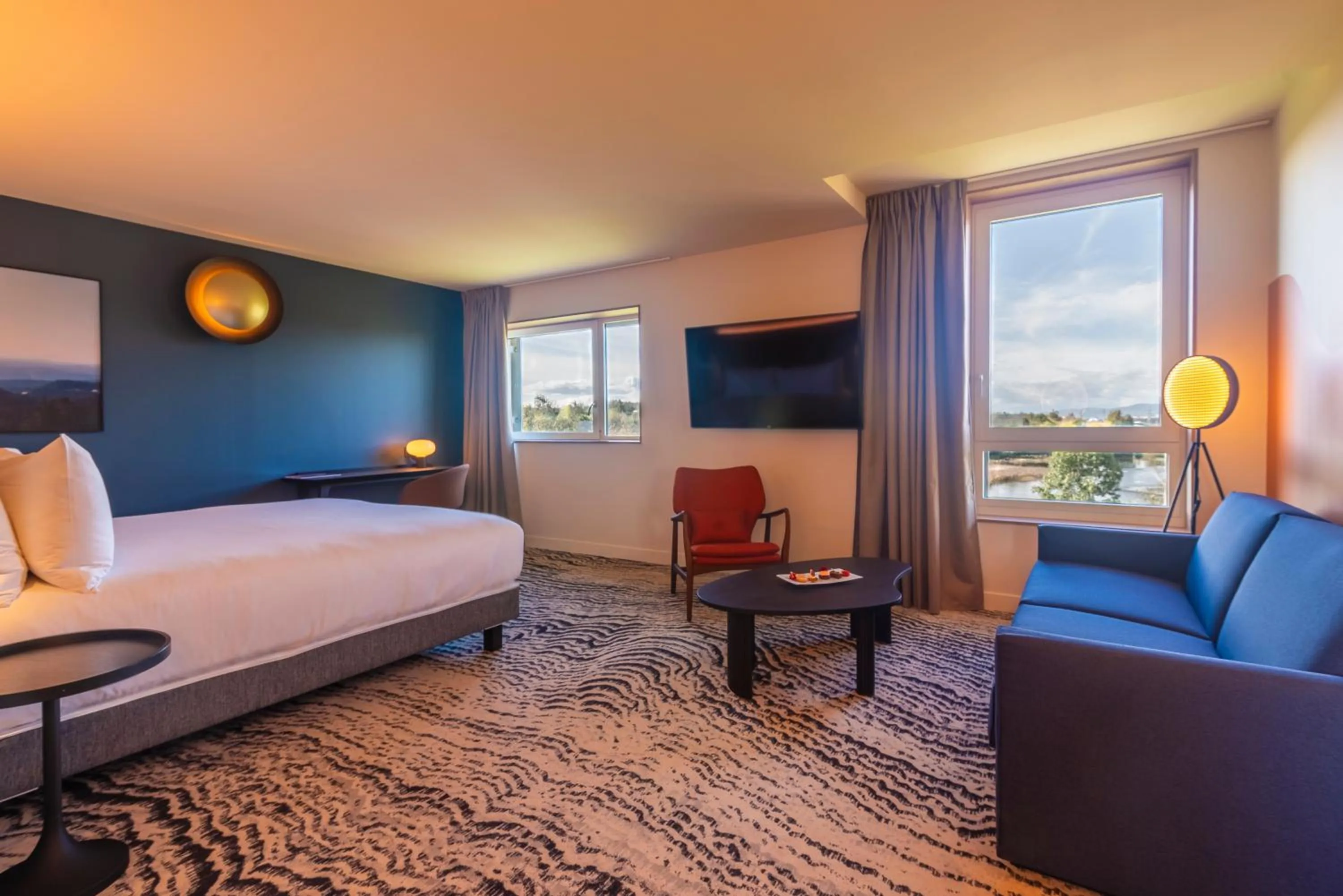 View (from property/room), Bed in DoubleTree by Hilton Lyon Eurexpo