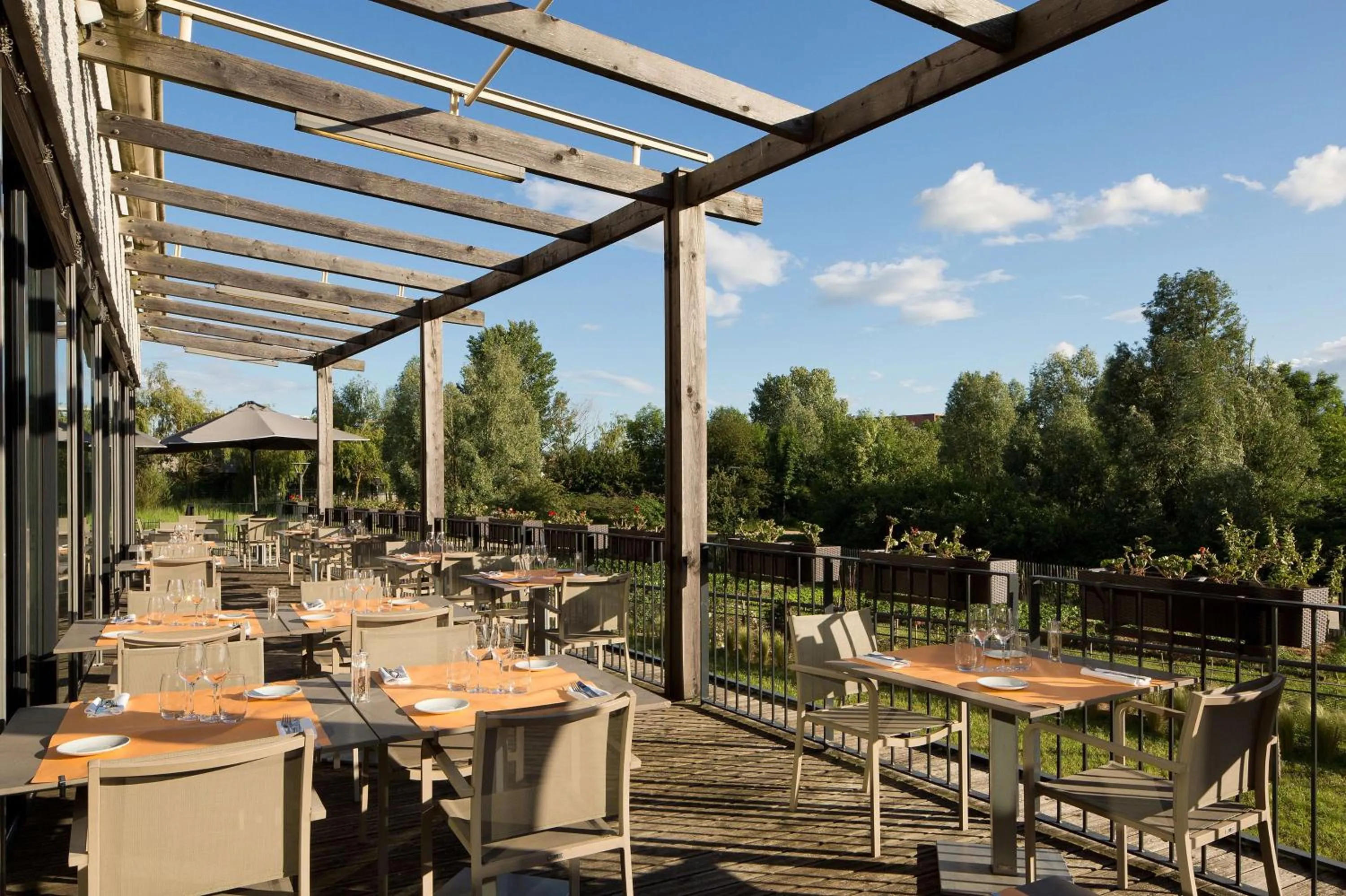 Restaurant/places to eat in DoubleTree by Hilton Lyon Eurexpo