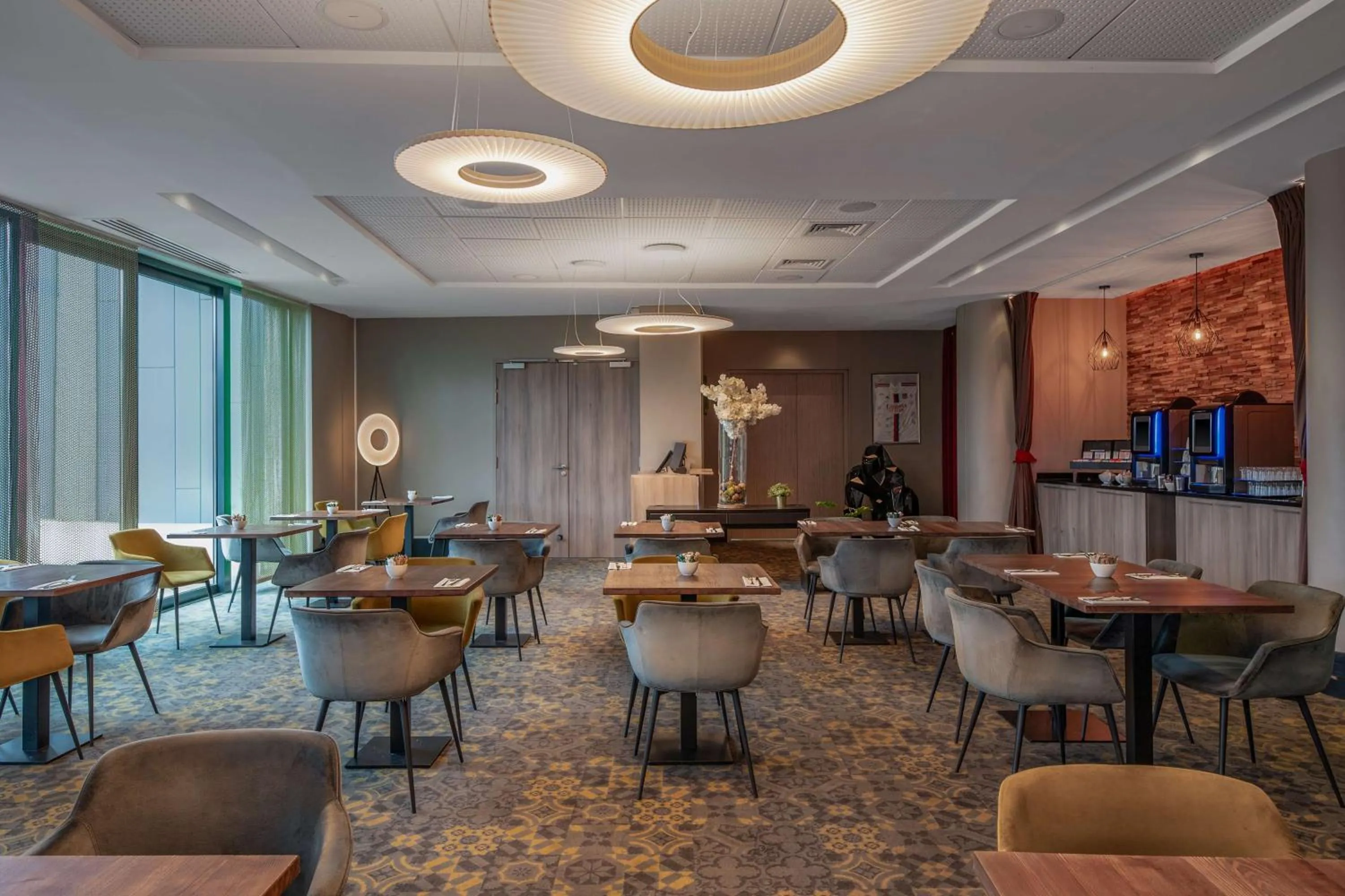 Restaurant/places to eat in DoubleTree by Hilton Lyon Eurexpo