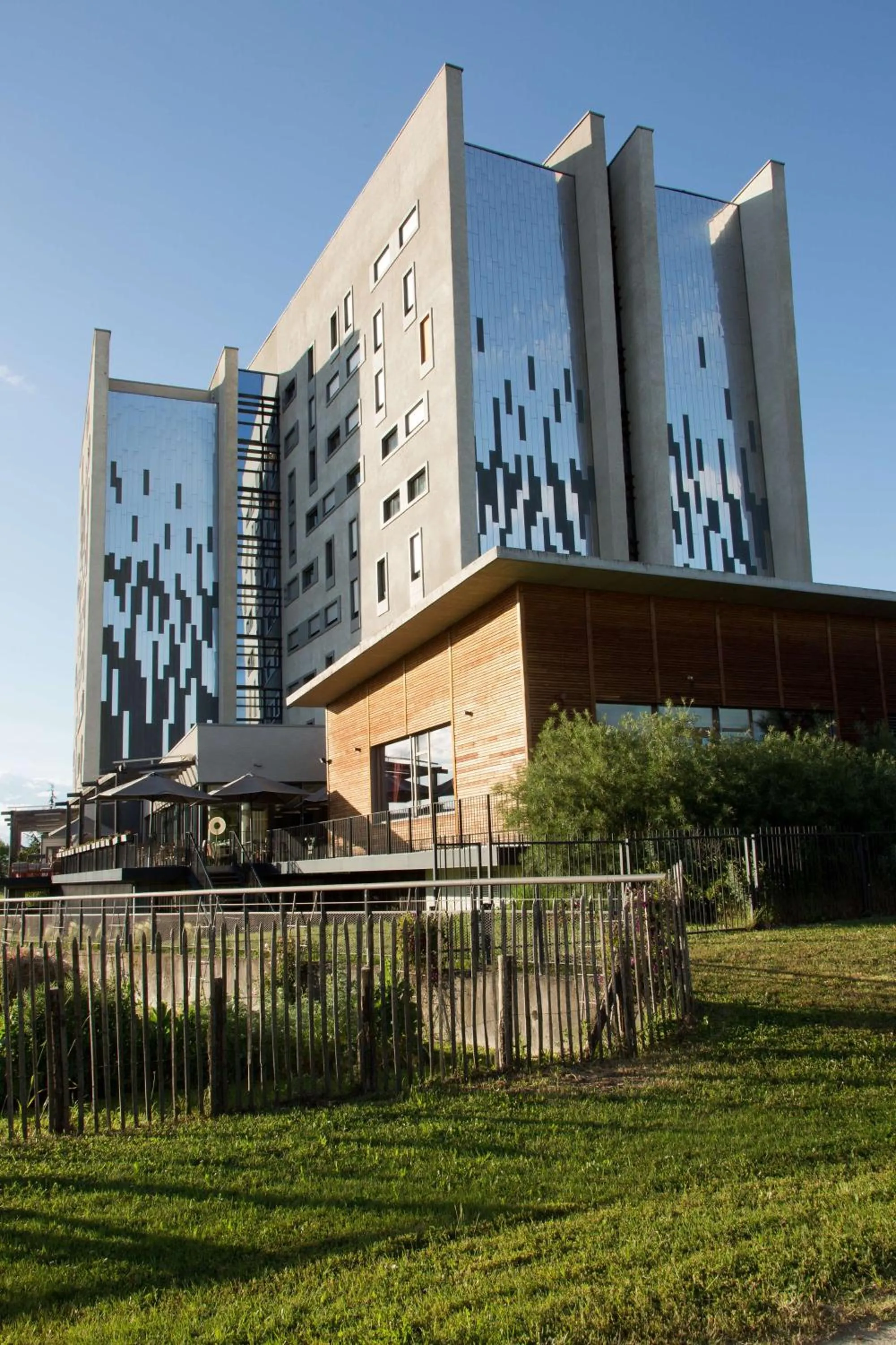 Garden in DoubleTree by Hilton Lyon Eurexpo