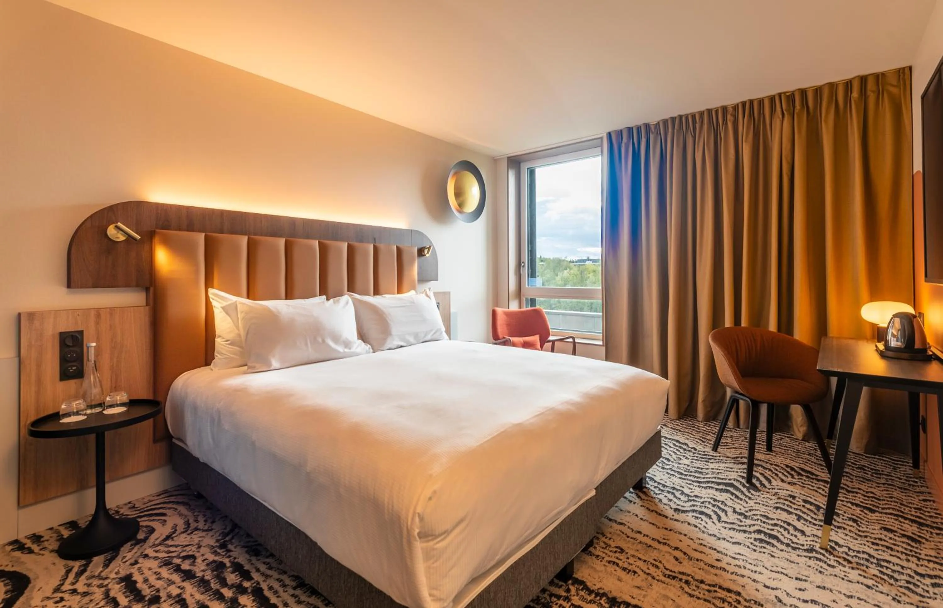 Bedroom, Bed in DoubleTree by Hilton Lyon Eurexpo