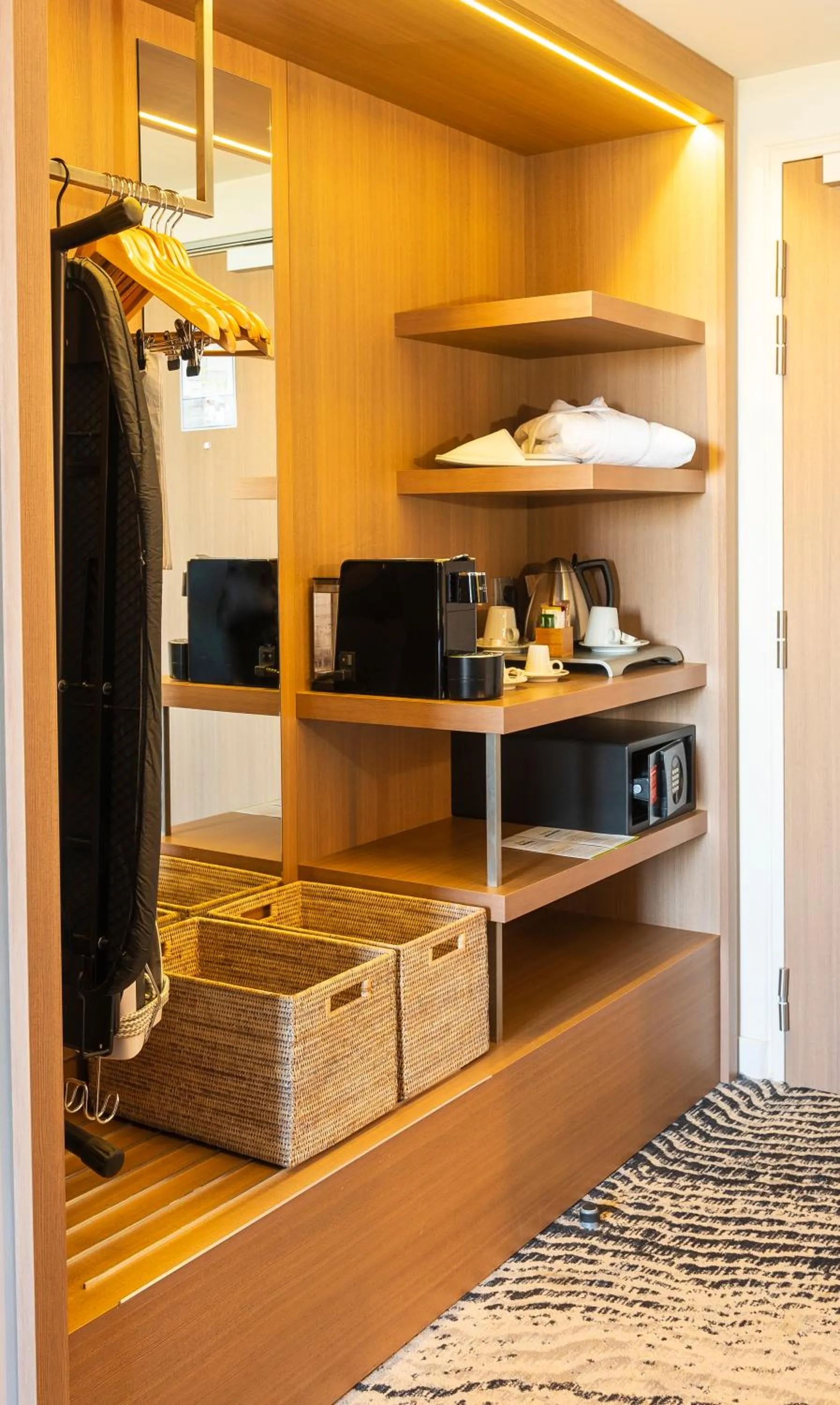 Coffee/tea facilities in DoubleTree by Hilton Lyon Eurexpo