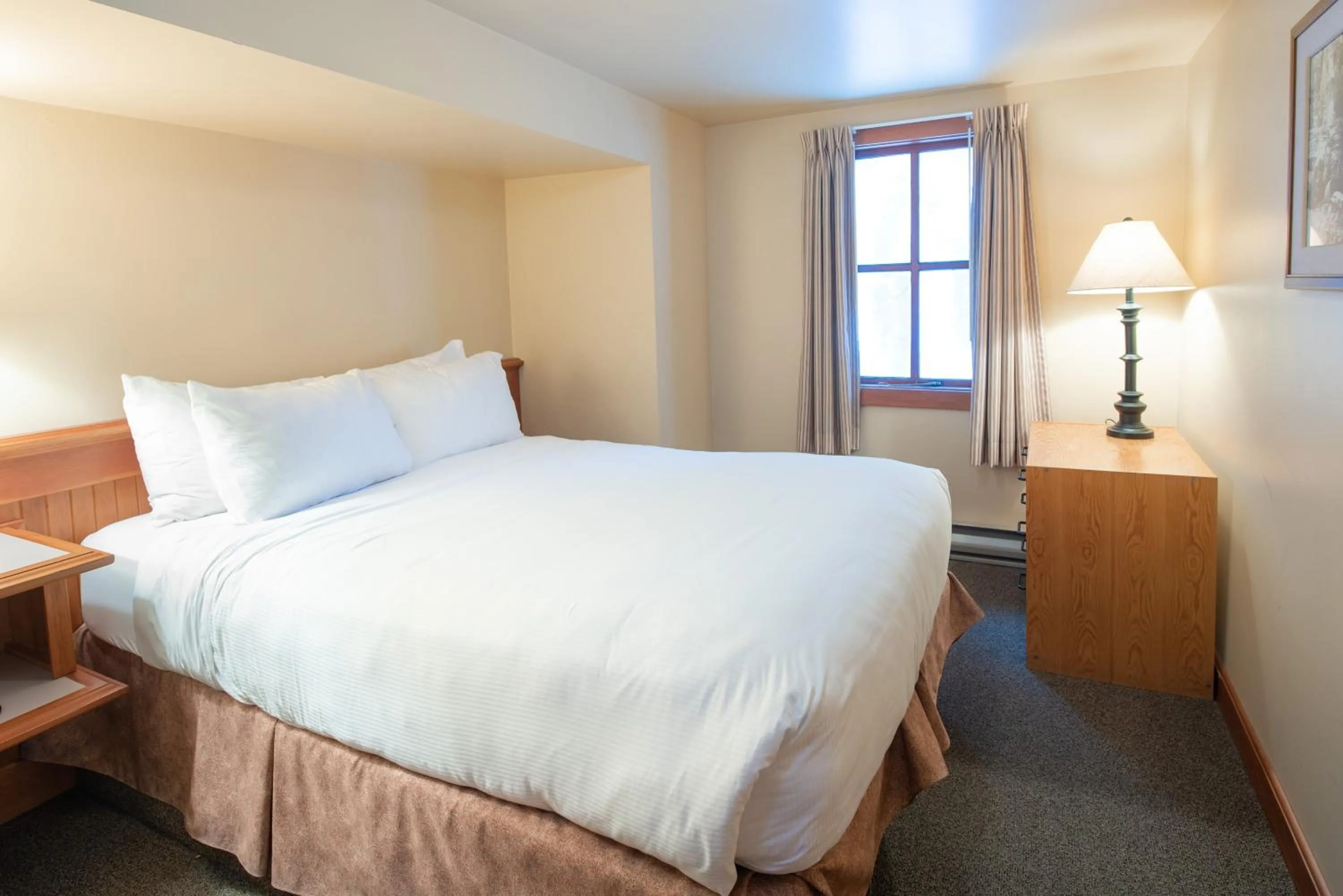 Bedroom in Painter's Lodge, Trademark Collection by Wyndham