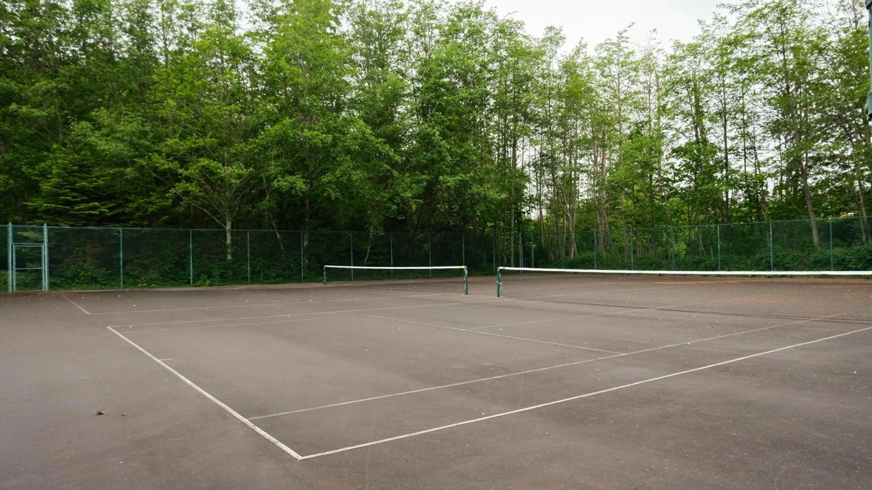 Tennis court in Painter's Lodge, Trademark Collection by Wyndham