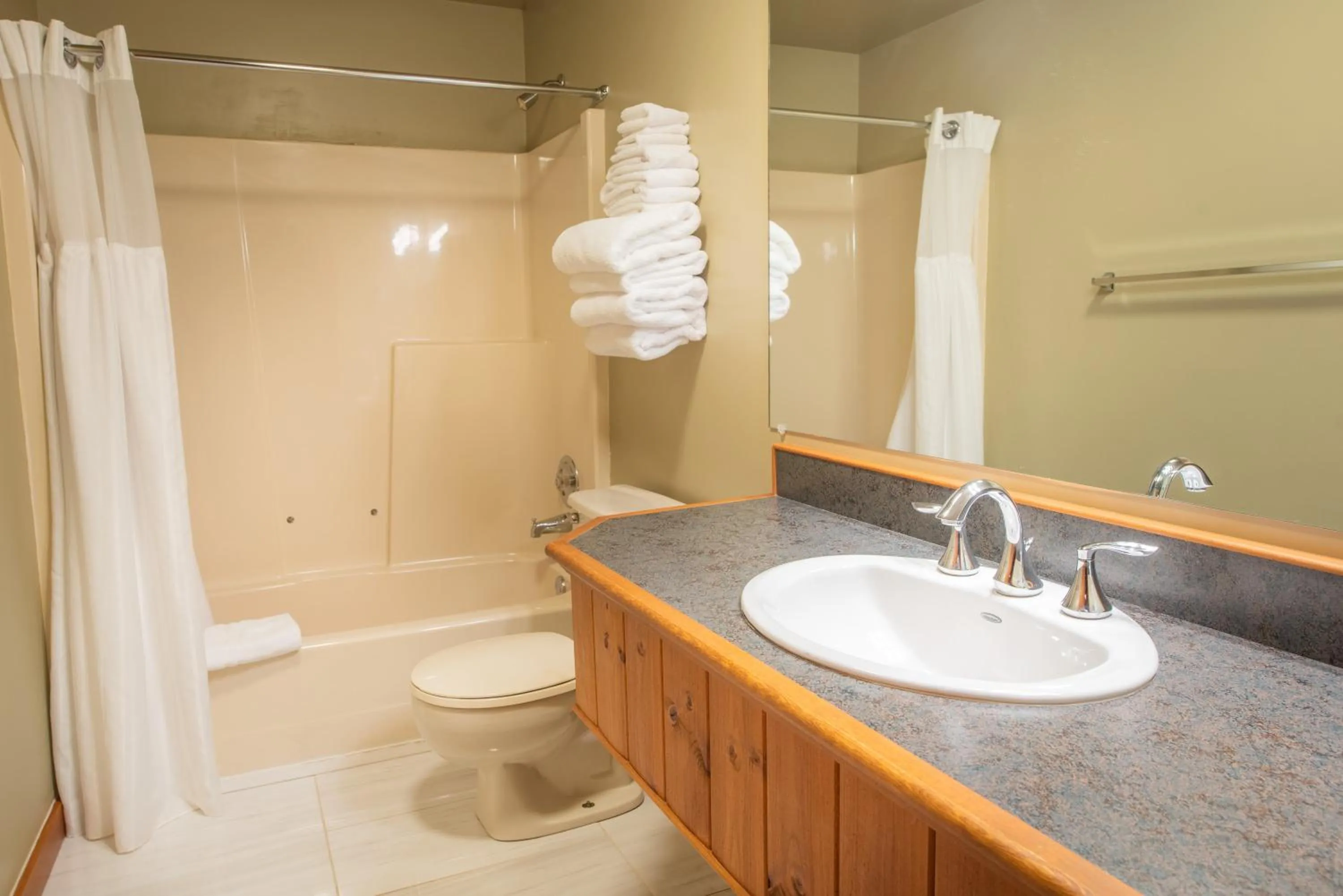 Bathroom in Painter's Lodge, Trademark Collection by Wyndham