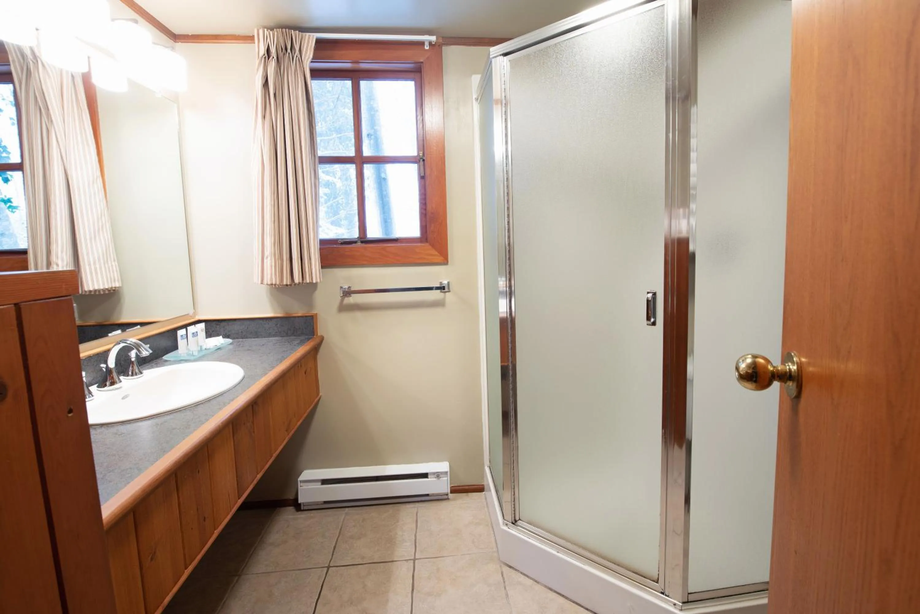 Bathroom in Painter's Lodge, Trademark Collection by Wyndham