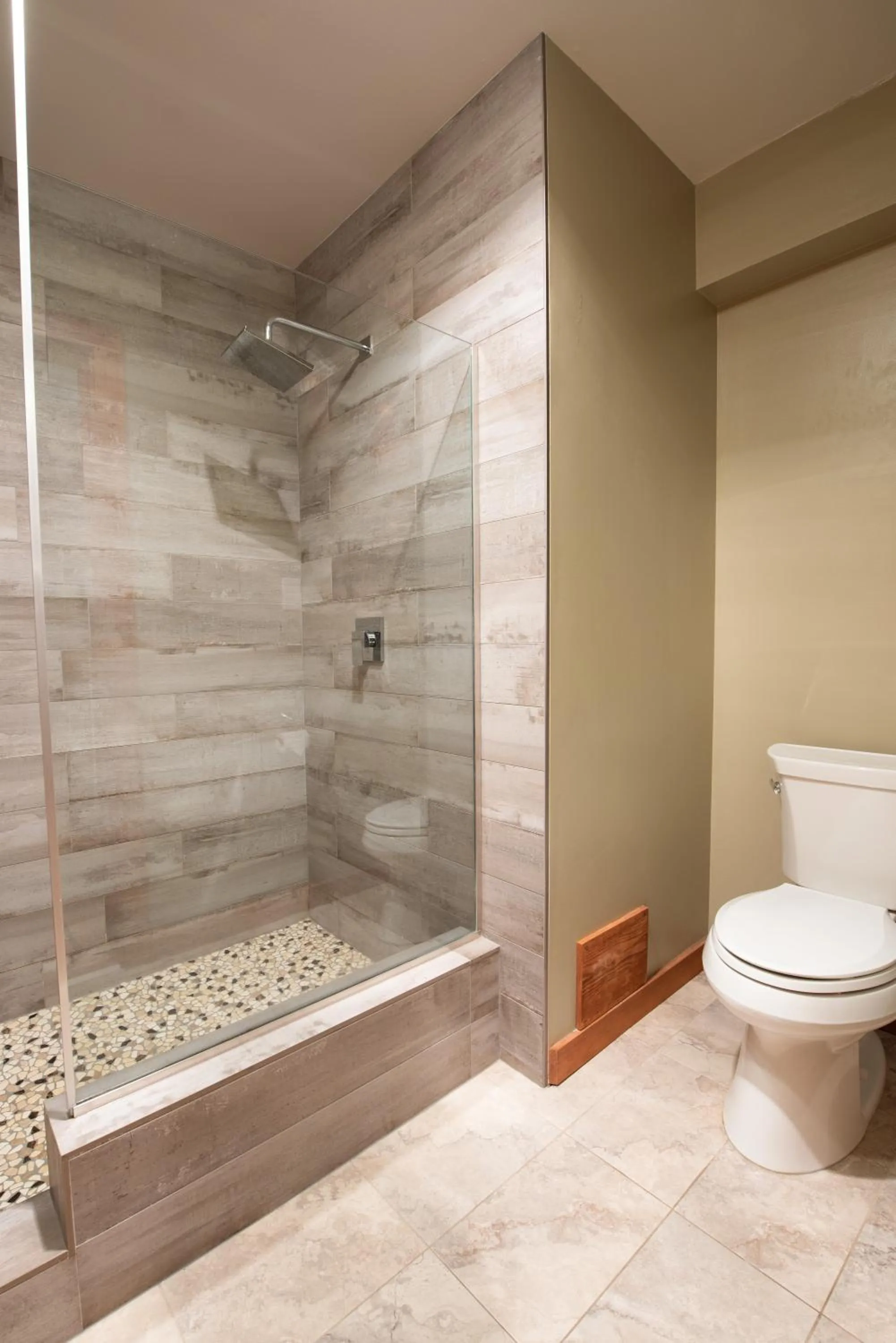 Bathroom in Painter's Lodge, Trademark Collection by Wyndham