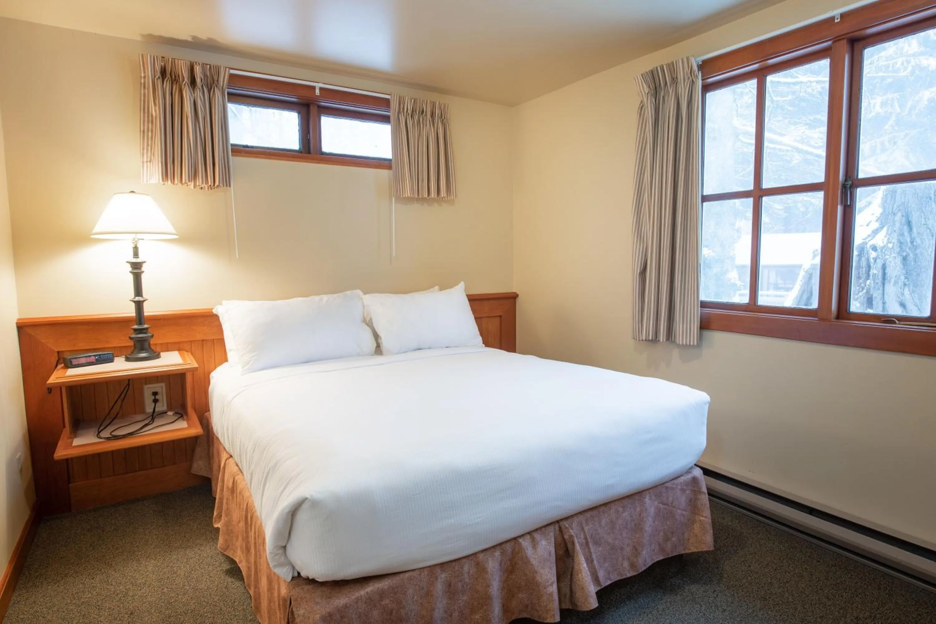 Bedroom in Painter's Lodge, Trademark Collection by Wyndham