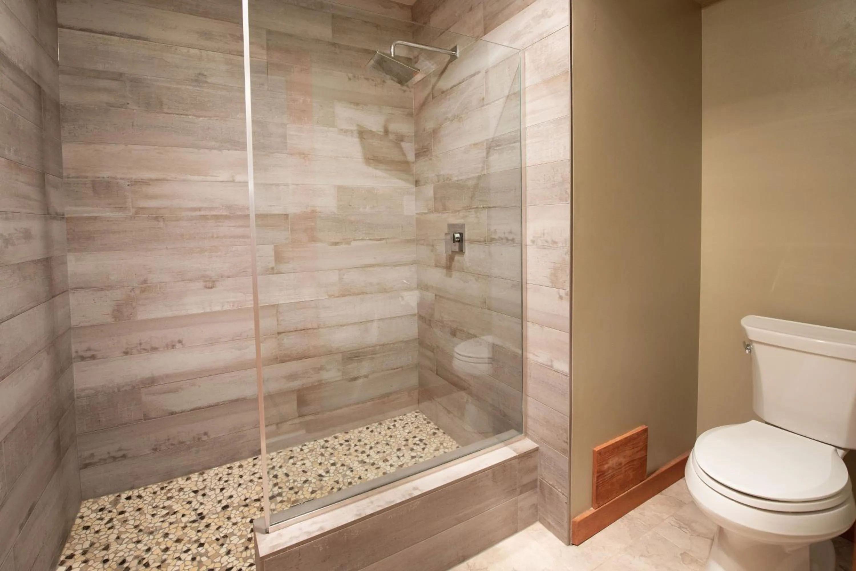 Bathroom in Painter's Lodge, Trademark Collection by Wyndham