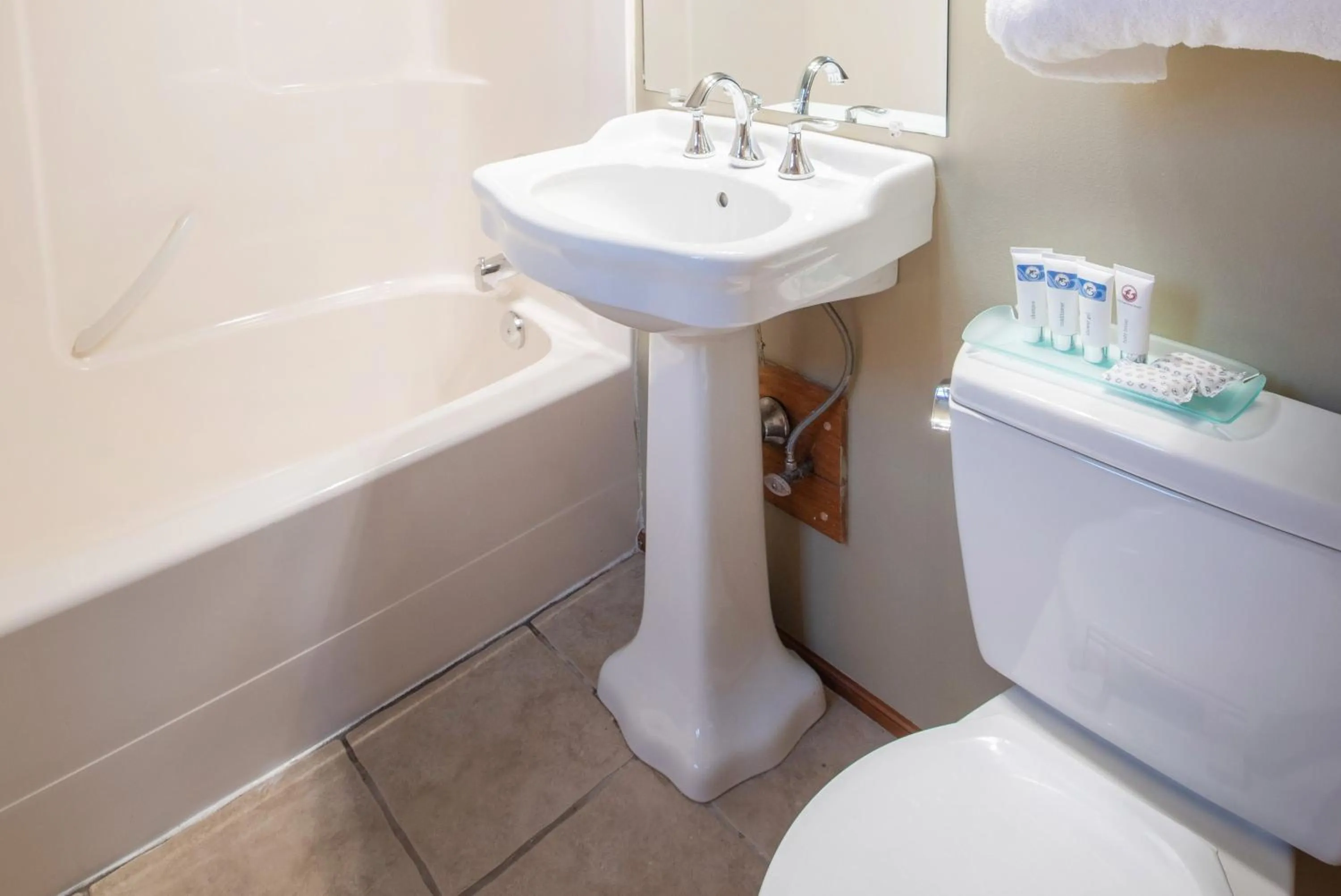 Bathroom in Painter's Lodge, Trademark Collection by Wyndham