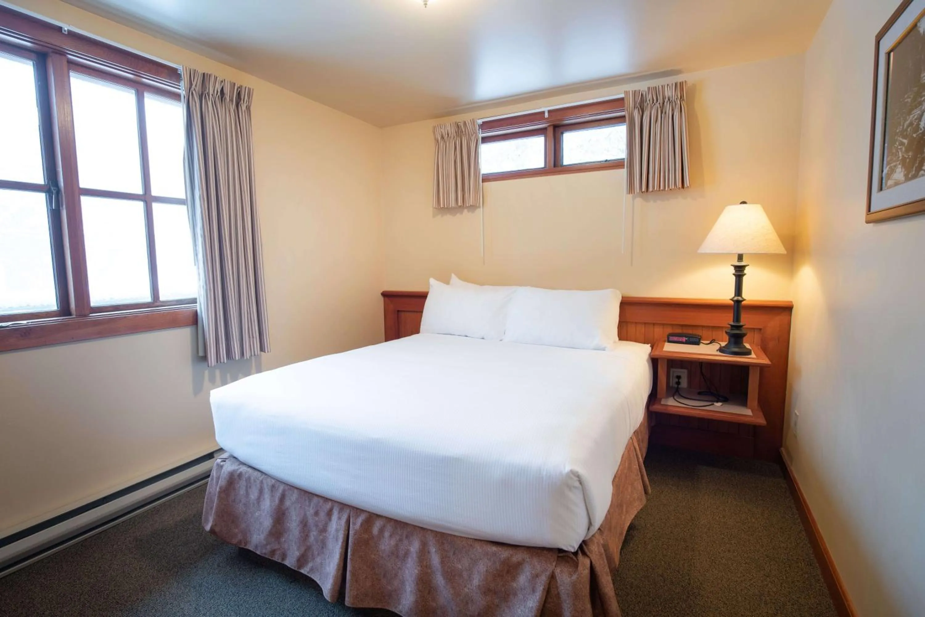 Bedroom in Painter's Lodge, Trademark Collection by Wyndham