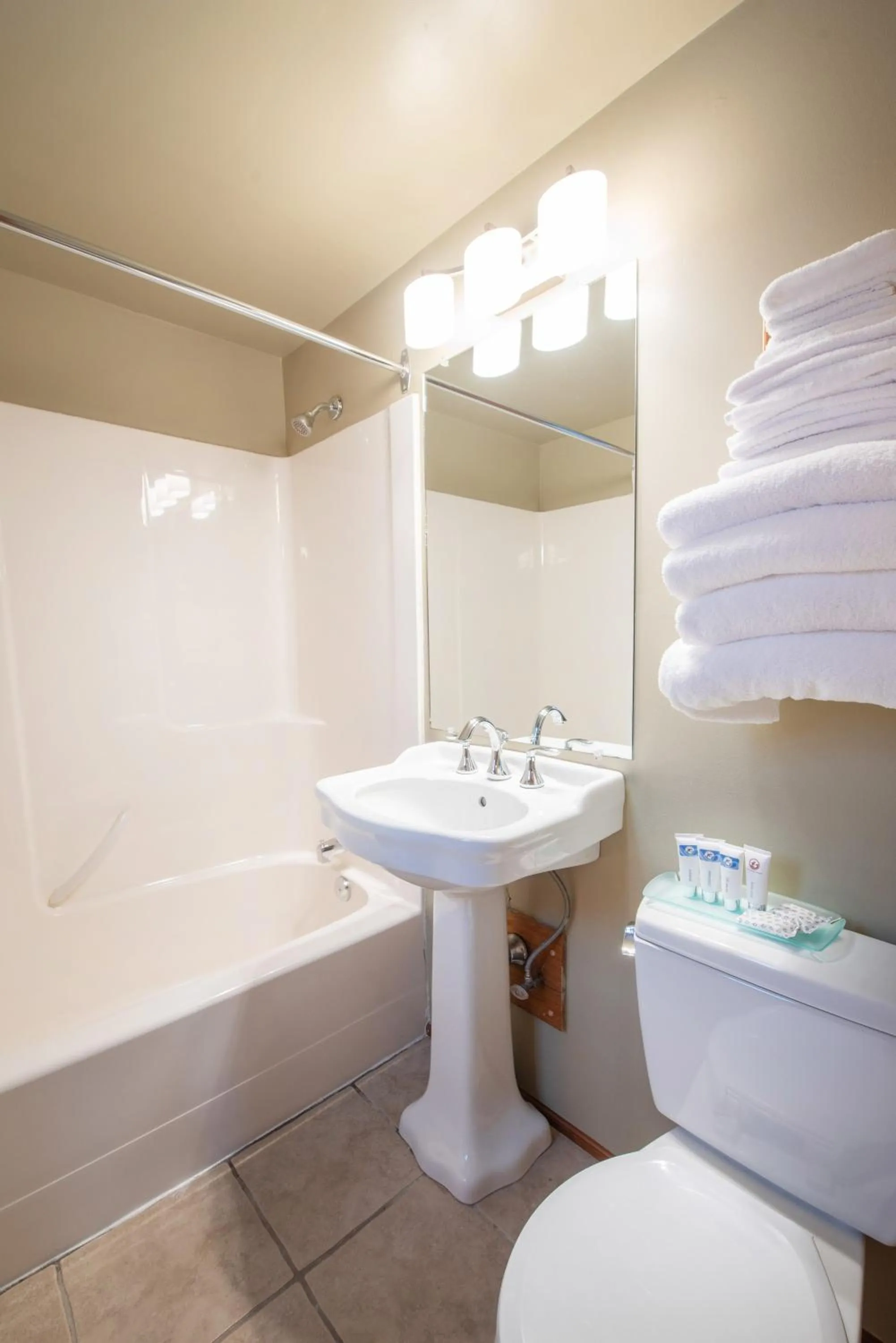 Bathroom in Painter's Lodge, Trademark Collection by Wyndham