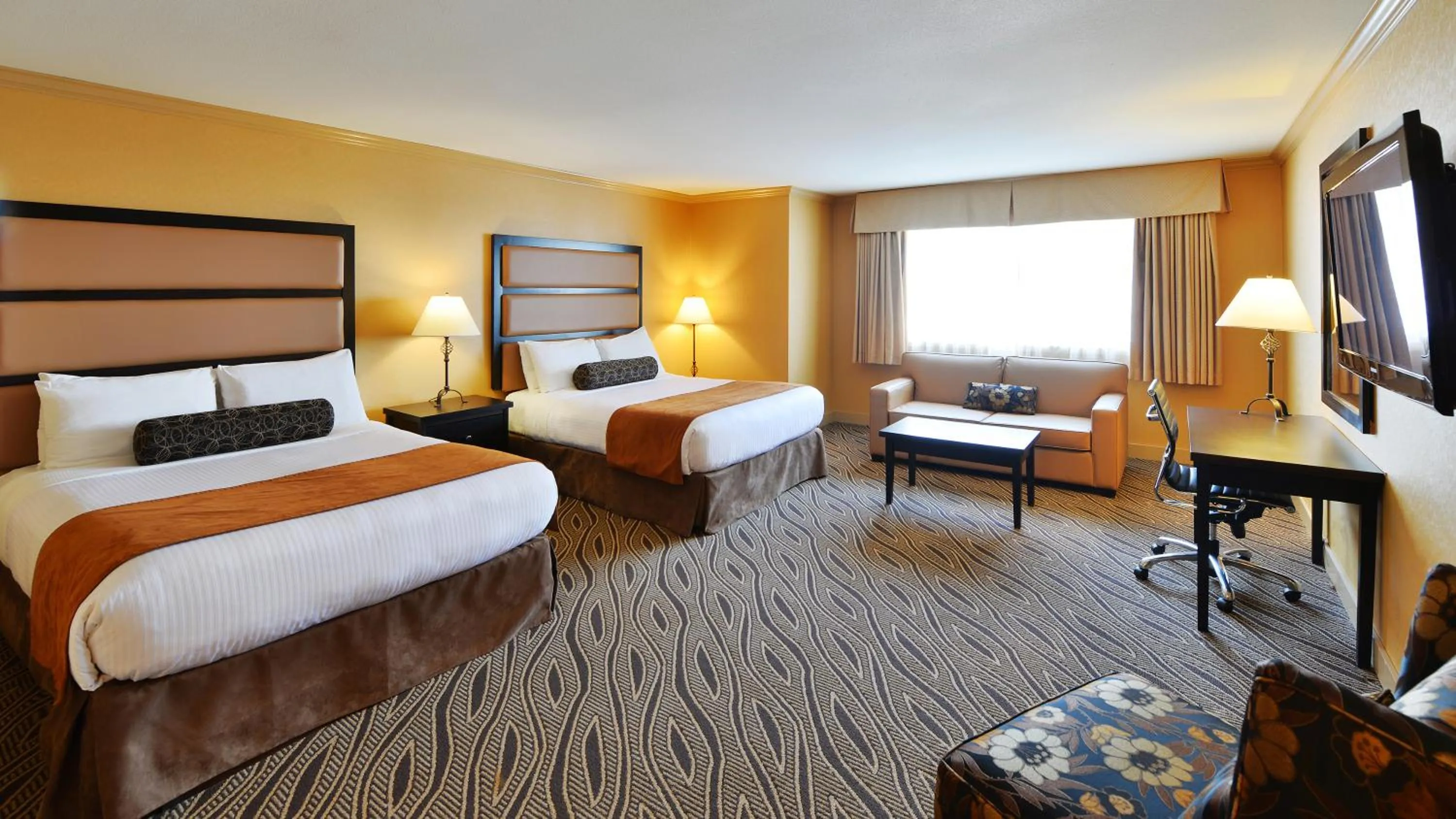 Photo of the whole room, Bed in Prestige Inn Golden