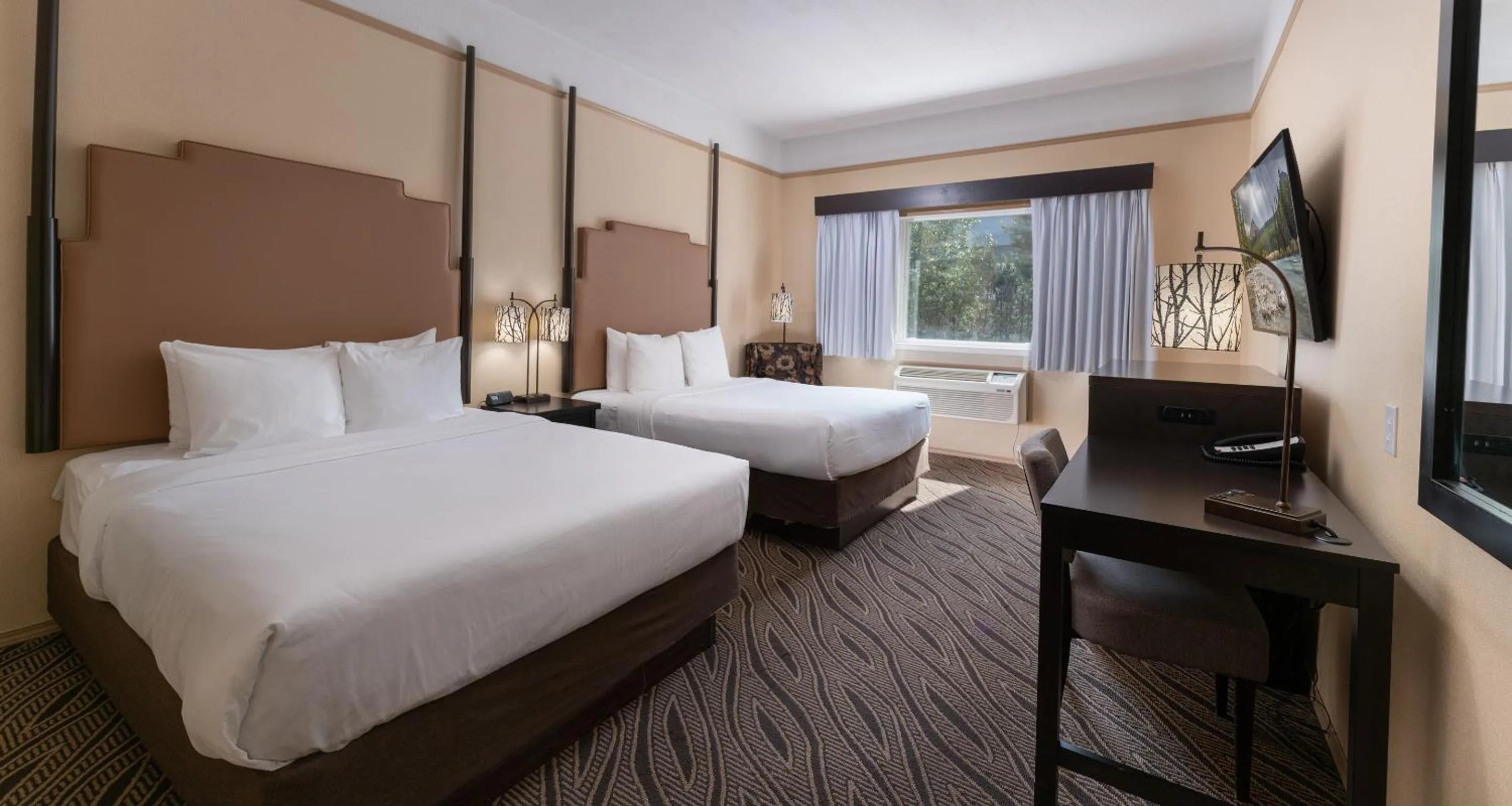 Bed in Prestige Inn Golden