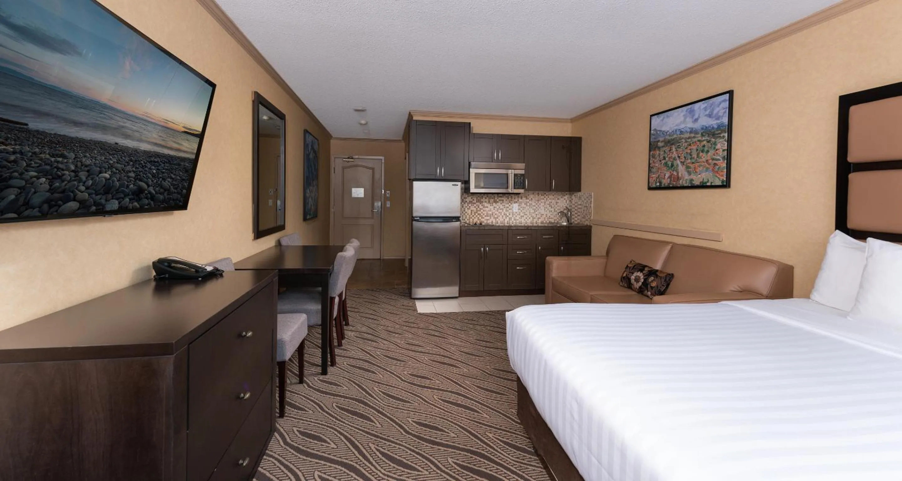 Bed in Prestige Inn Golden