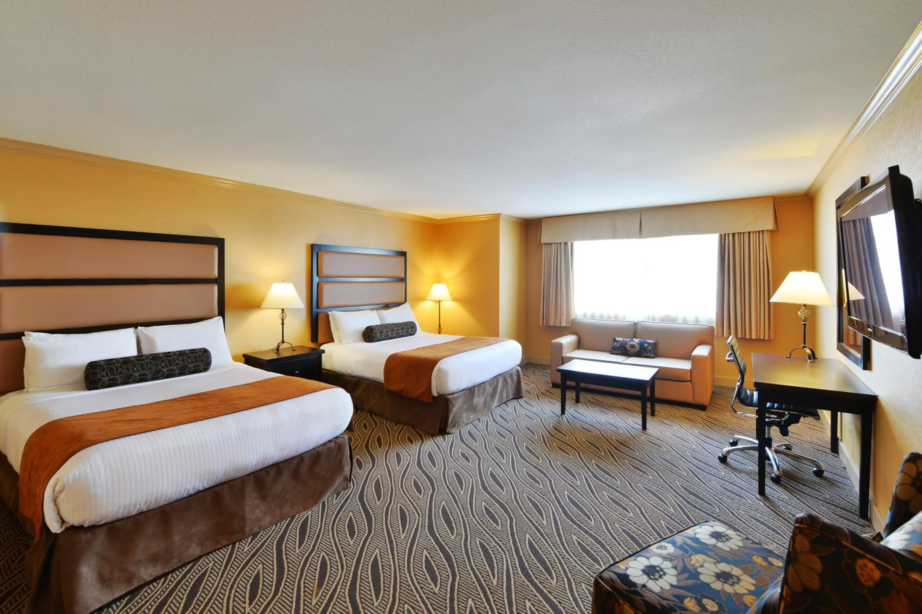 Bed in Prestige Inn Golden