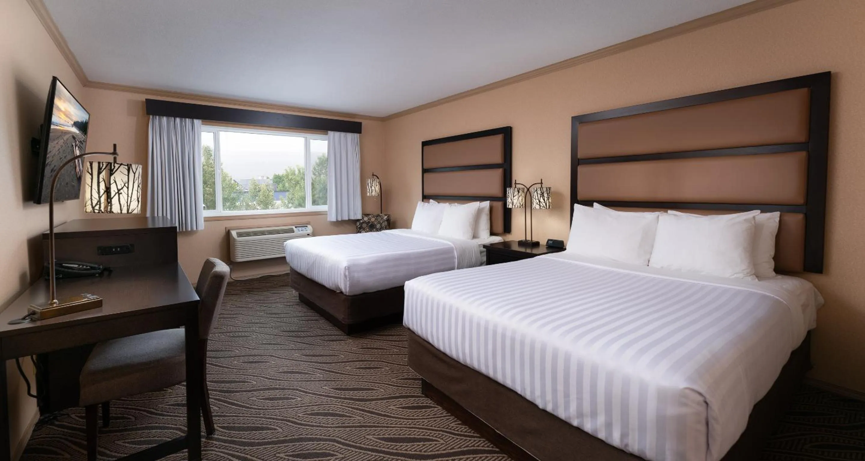 Bed in Prestige Inn Golden