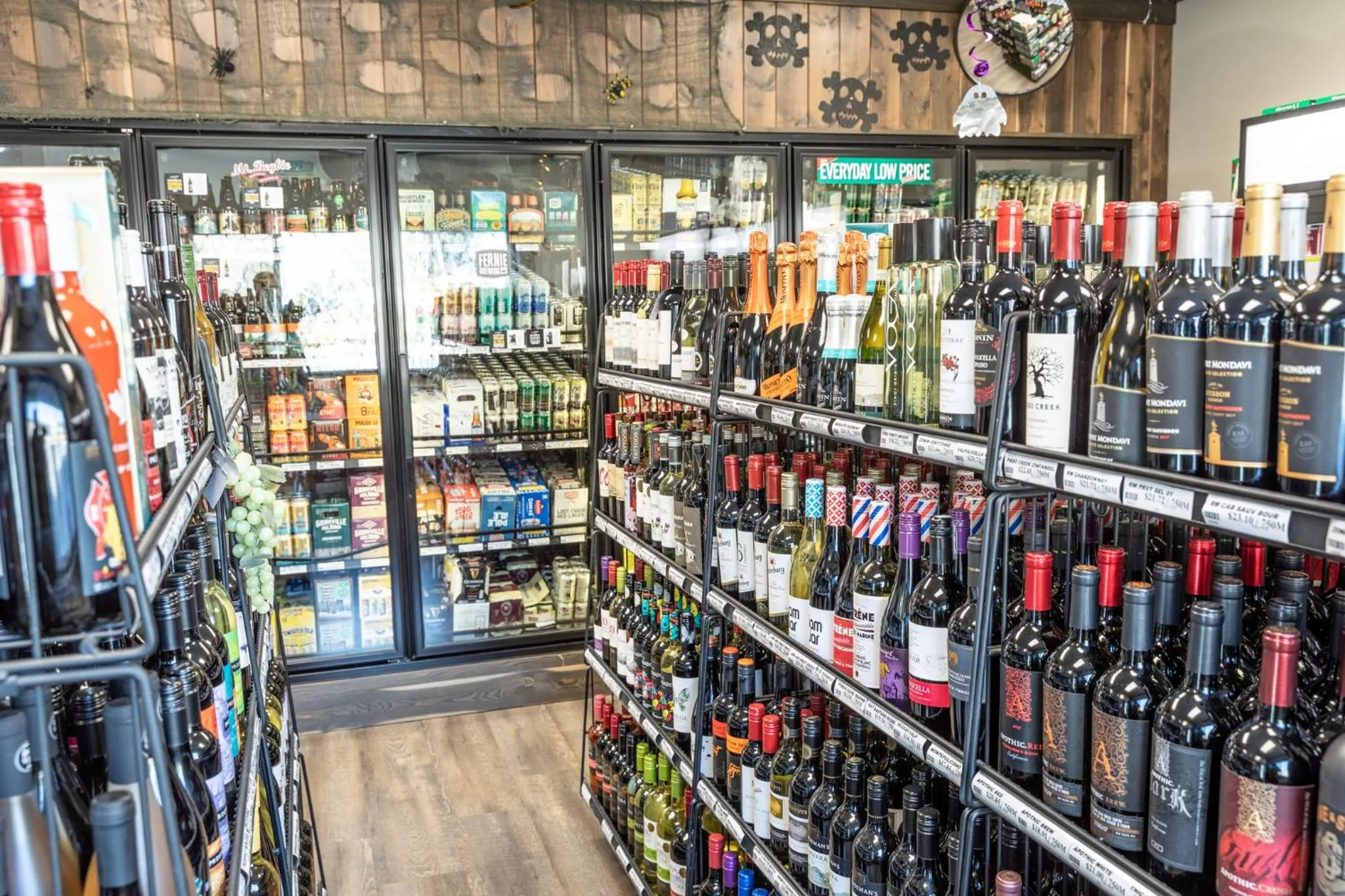 On-site shops in Prestige Inn Golden