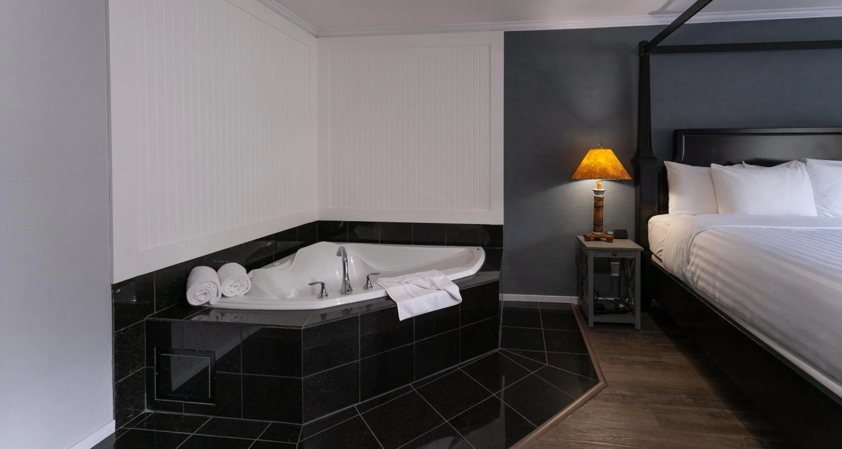 Bed in Prestige Inn Golden