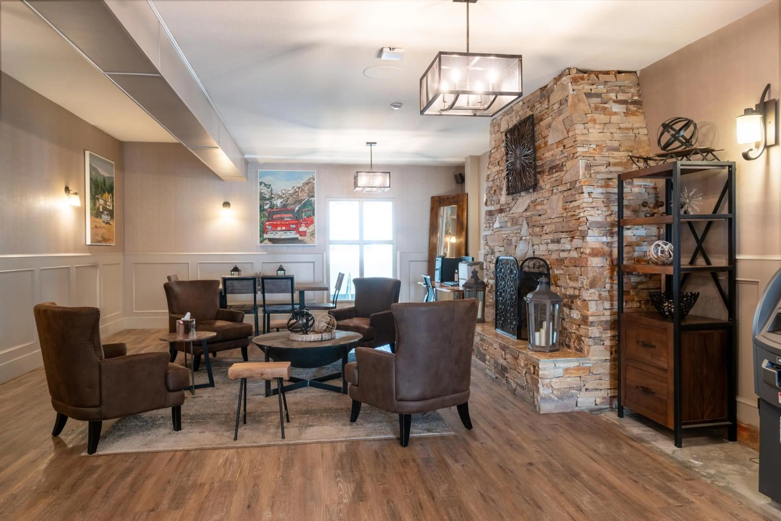 Lobby or reception in Prestige Inn Golden