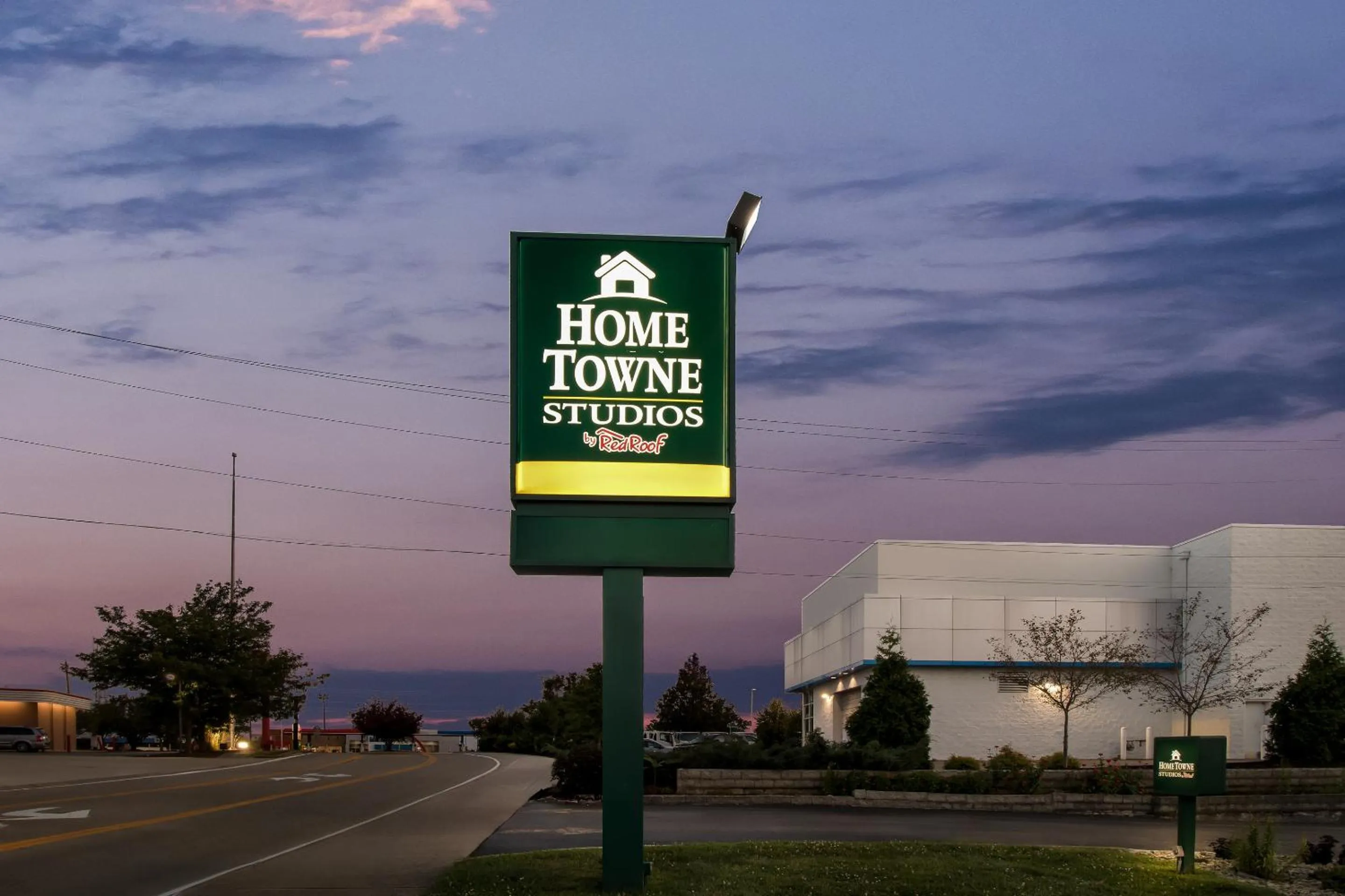 Facade/entrance in HomeTowne Studios by Red Roof Florence, KY-Cincinnati Airport
