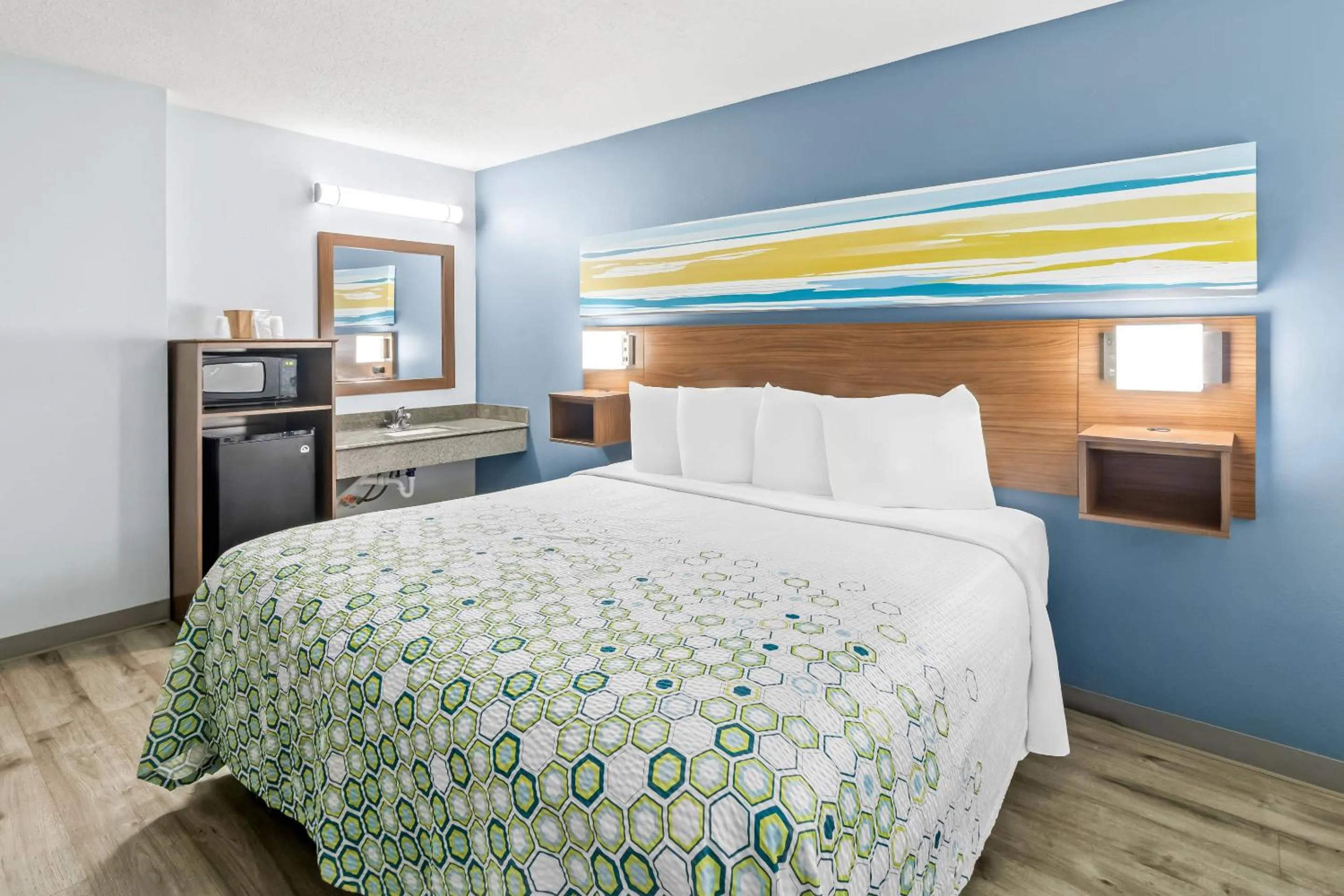 Photo of the whole room, Bed in HomeTowne Studios by Red Roof Florence, KY-Cincinnati Airport