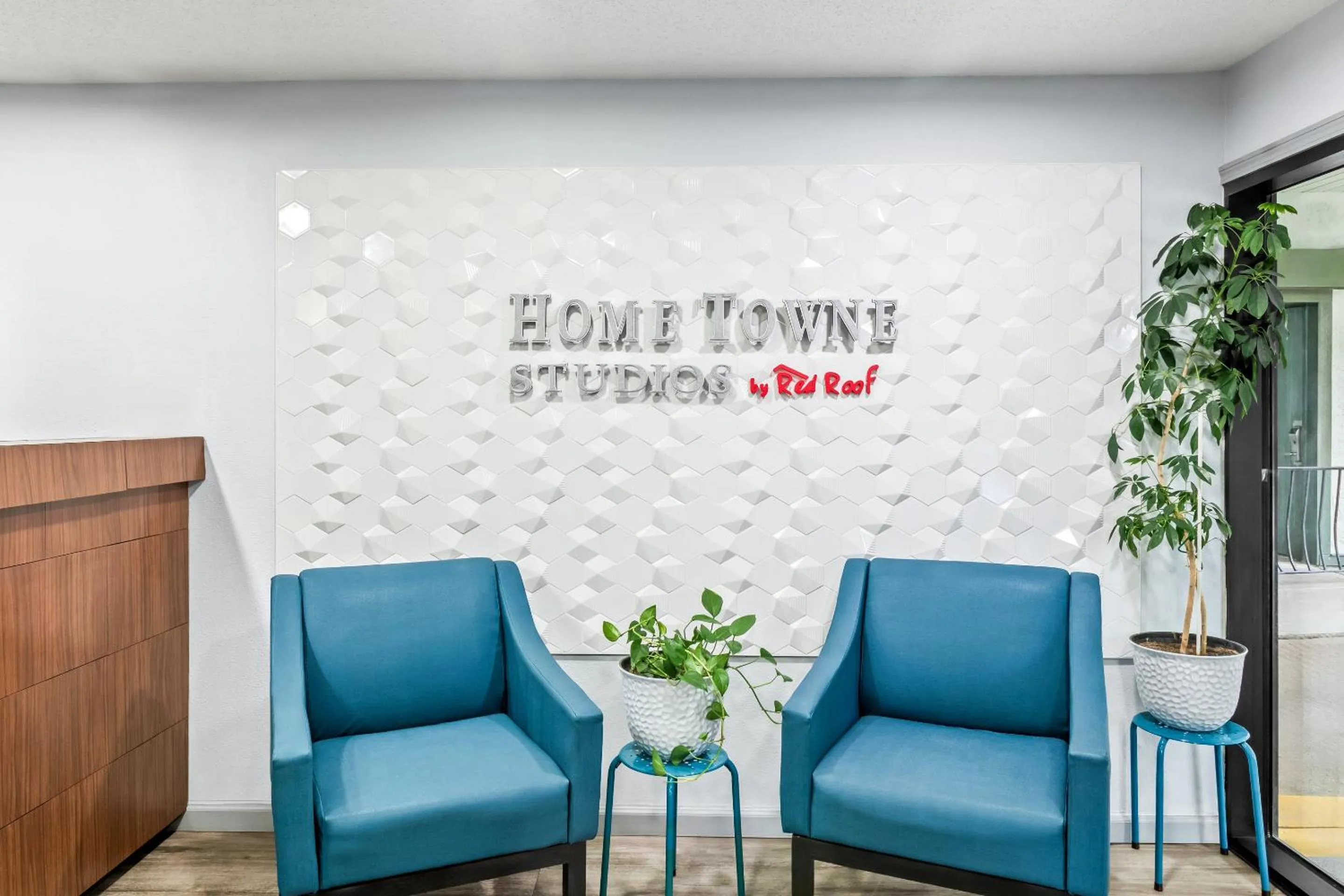 Lobby or reception in HomeTowne Studios by Red Roof Florence, KY-Cincinnati Airport