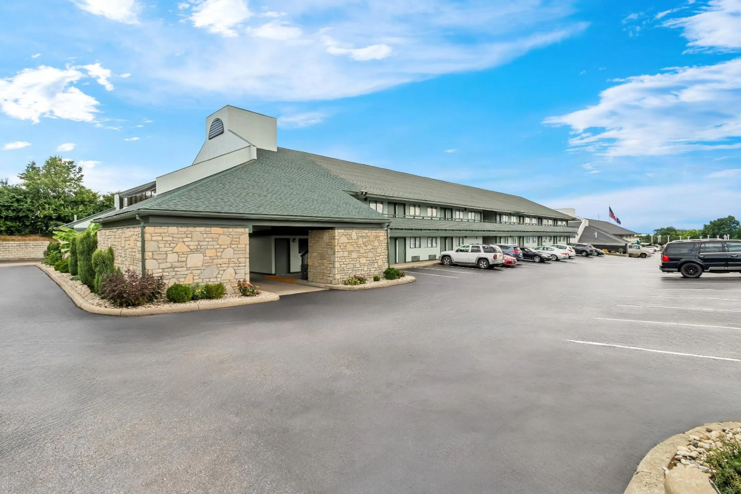 Property building in HomeTowne Studios by Red Roof Florence, KY-Cincinnati Airport