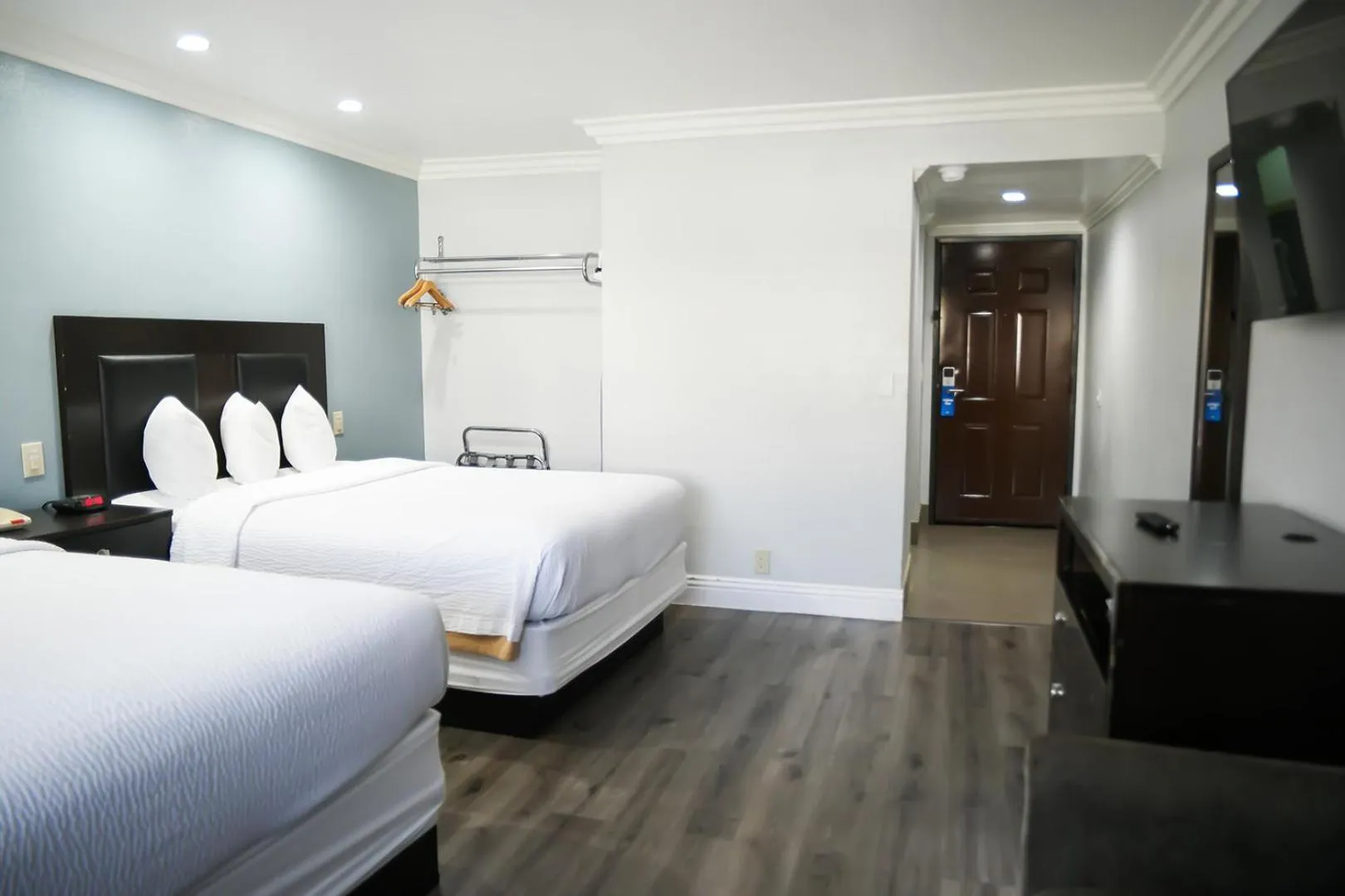 Photo of the whole room, Bed in Days Inn by Wyndham West Covina