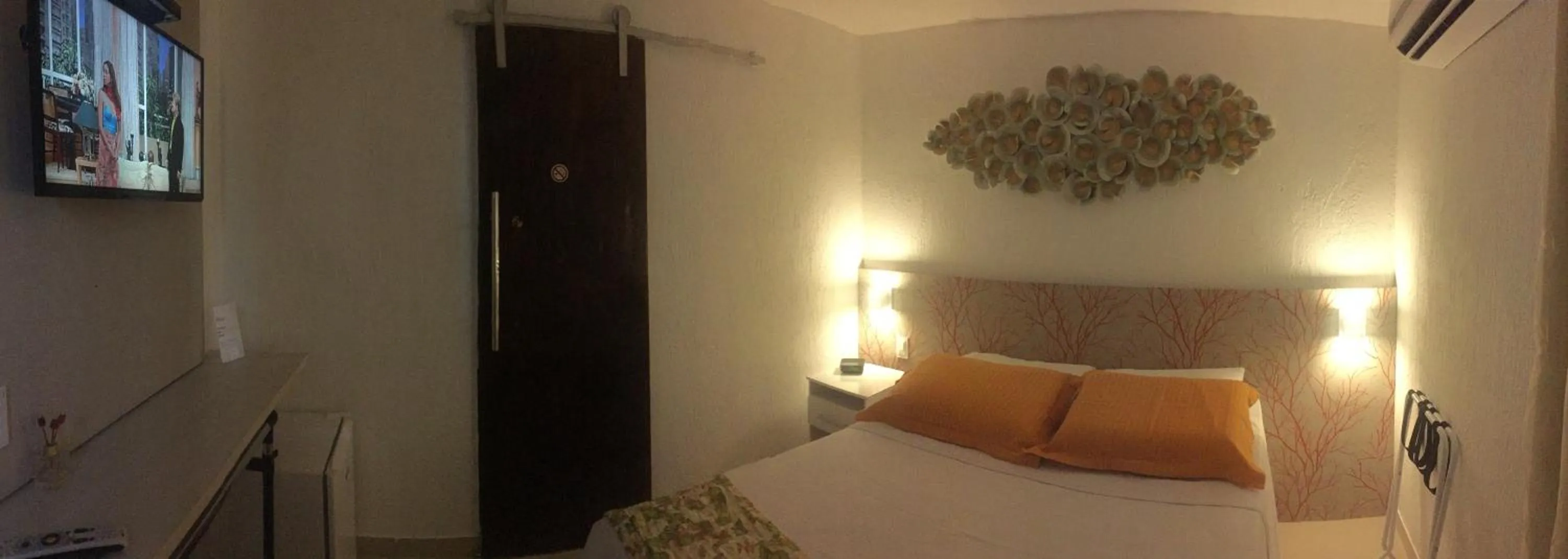 Photo of the whole room, Bed in Pousada Del Mares
